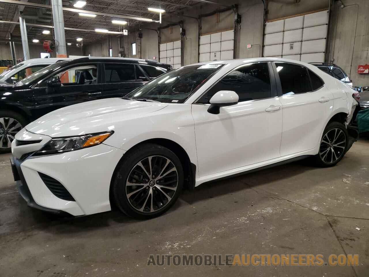 4T1B11HK0JU632133 TOYOTA CAMRY 2018