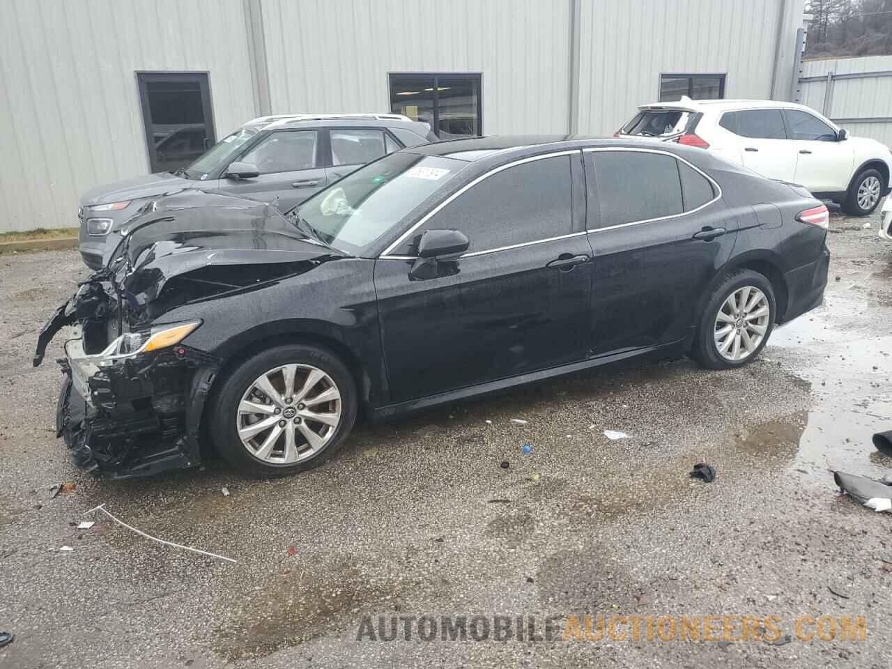 4T1B11HK0JU636294 TOYOTA CAMRY 2018