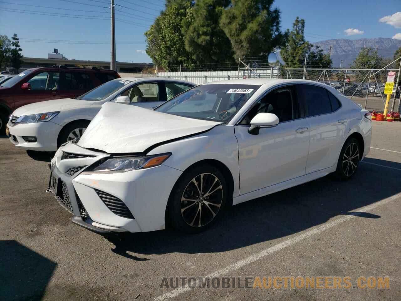 4T1B11HK0JU638160 TOYOTA CAMRY 2018