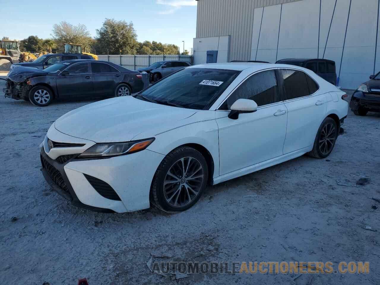 4T1B11HK0JU638711 TOYOTA CAMRY 2018