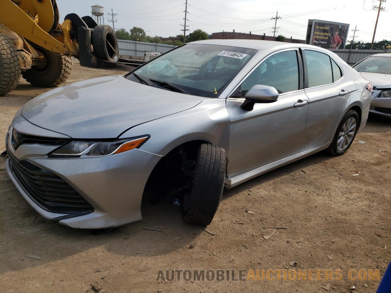 4T1B11HK0JU640085 TOYOTA CAMRY 2018