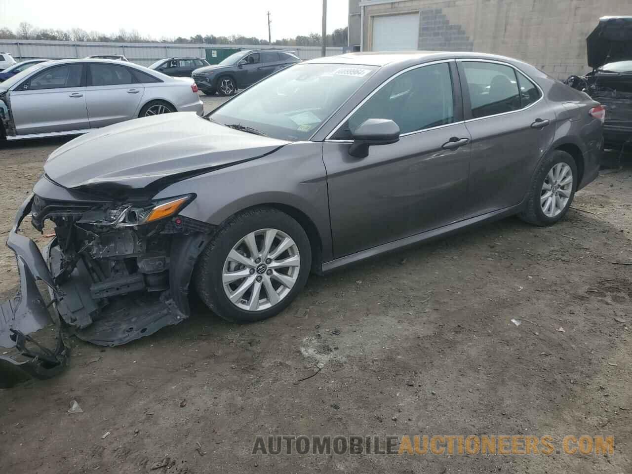 4T1B11HK0JU641737 TOYOTA CAMRY 2018