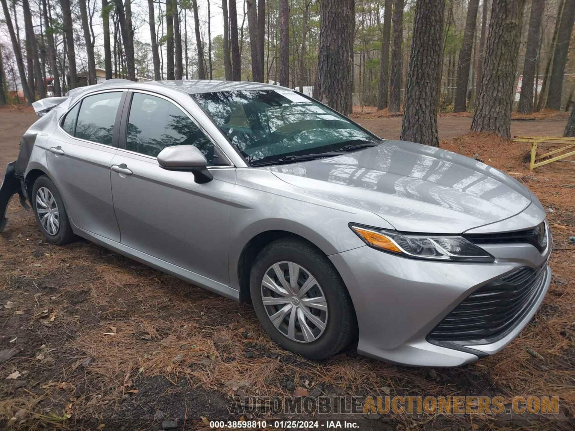 4T1B11HK0JU642404 TOYOTA CAMRY 2018