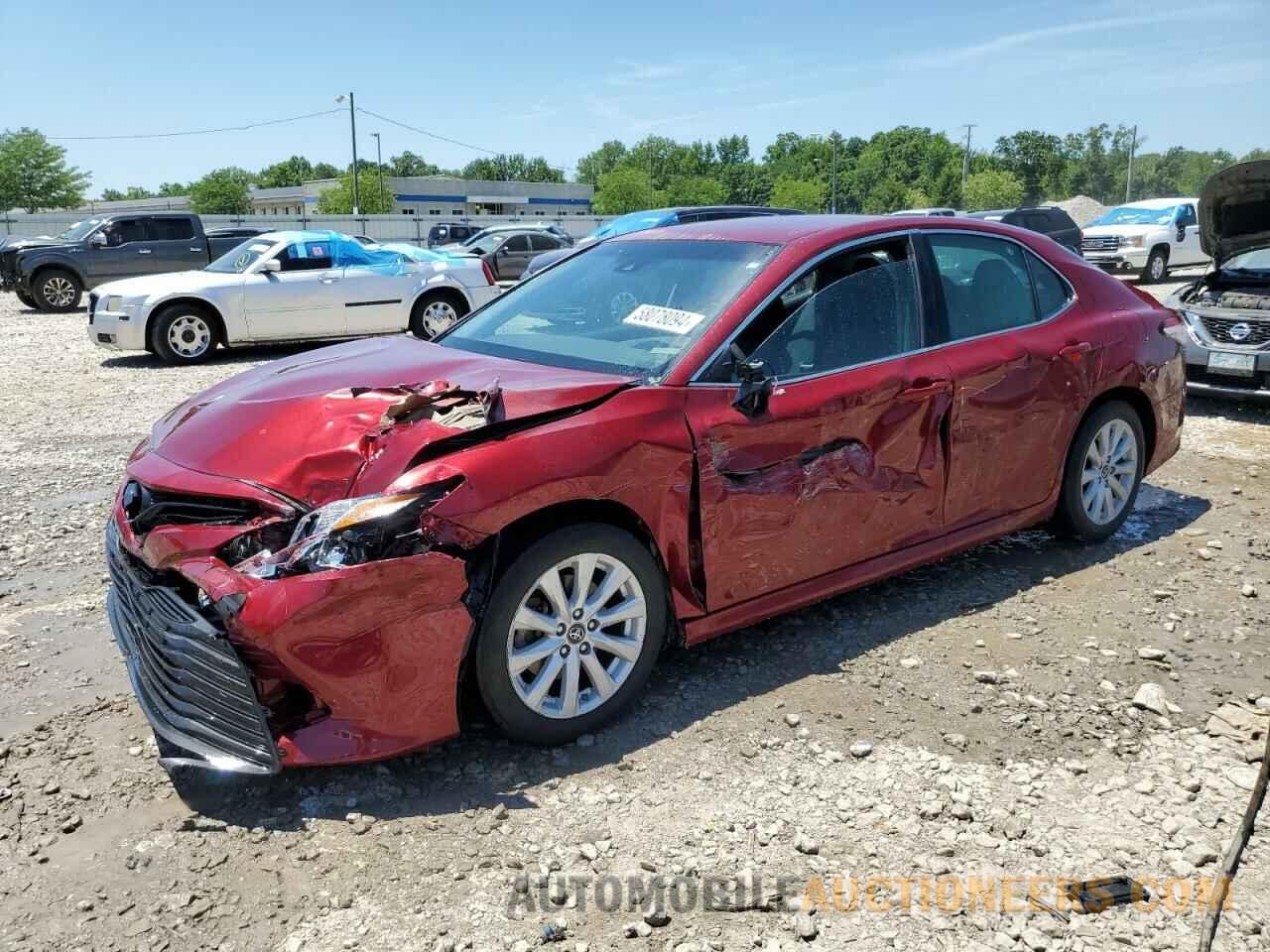 4T1B11HK0JU643813 TOYOTA CAMRY 2018