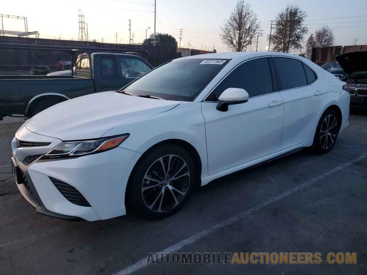 4T1B11HK0JU645433 TOYOTA CAMRY 2018