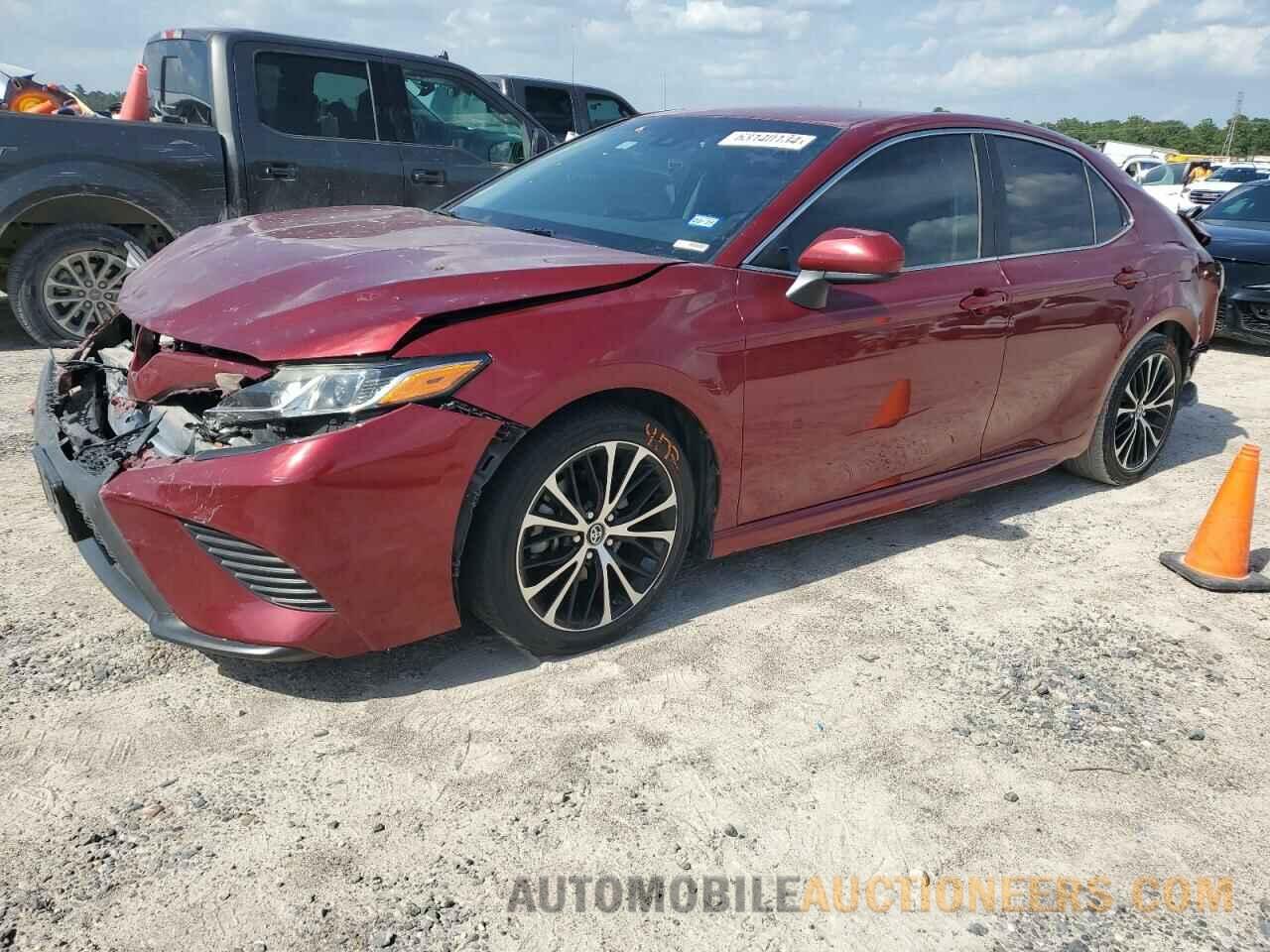 4T1B11HK0JU646002 TOYOTA CAMRY 2018