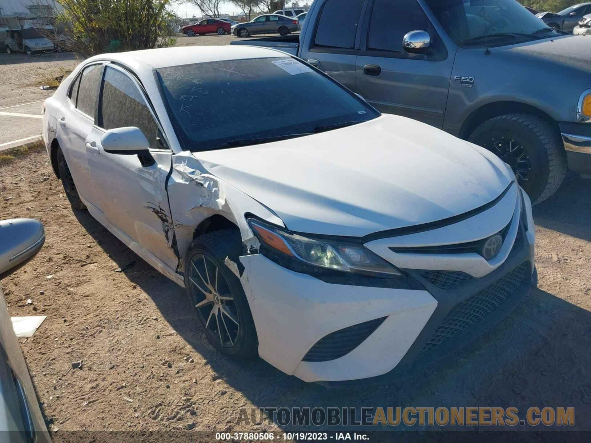 4T1B11HK0JU646369 TOYOTA CAMRY 2018