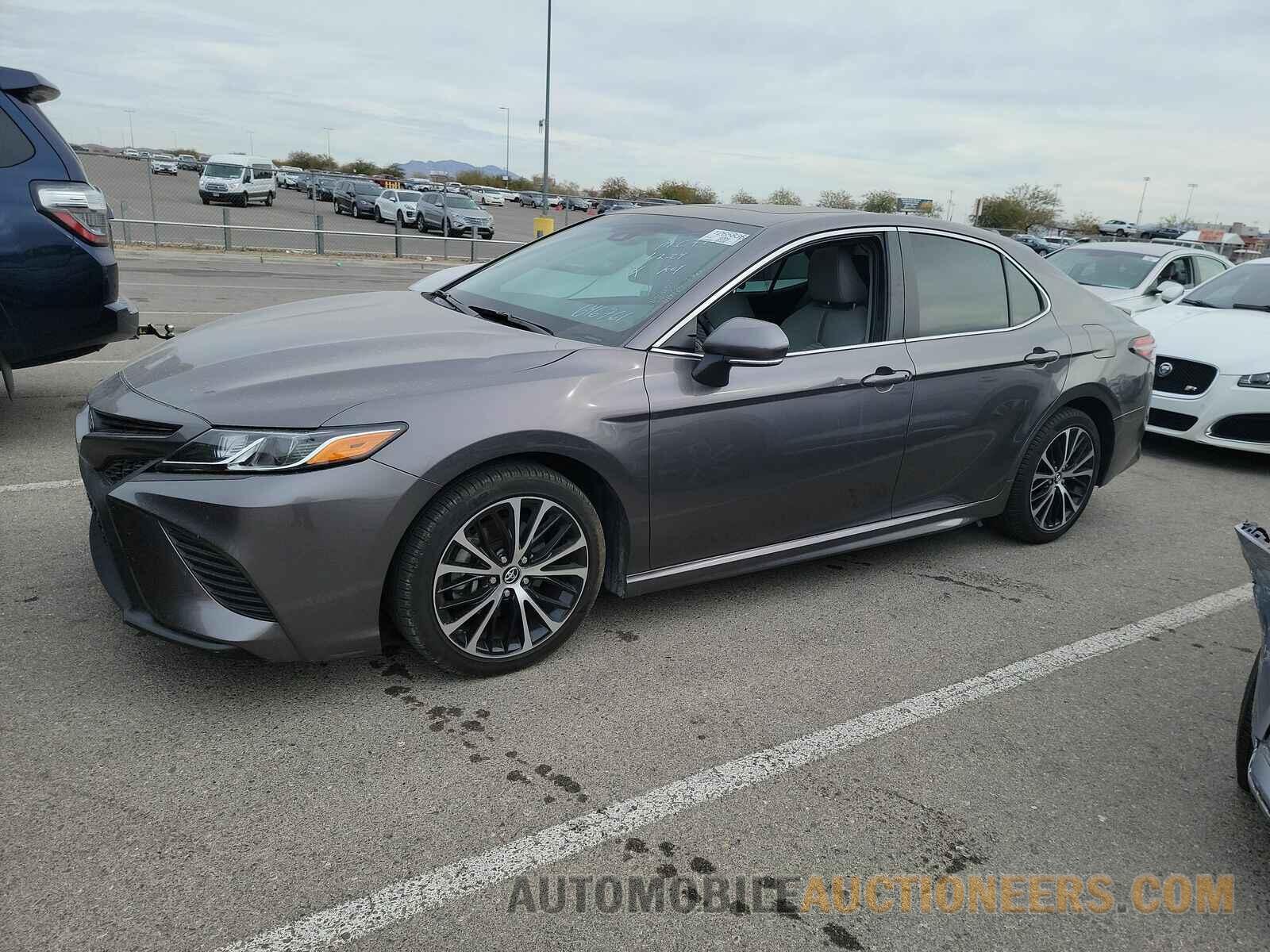 4T1B11HK0JU646761 Toyota Camry 2018