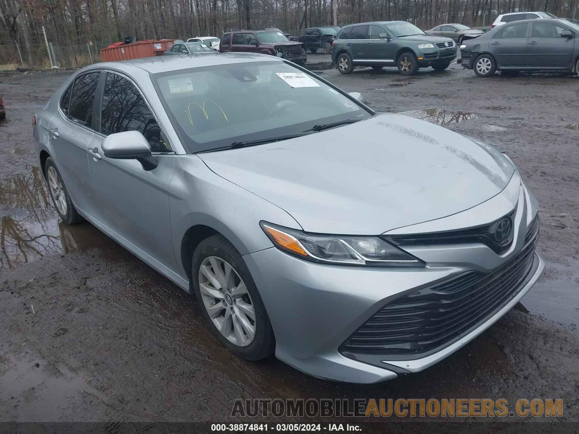 4T1B11HK0JU647893 TOYOTA CAMRY 2018