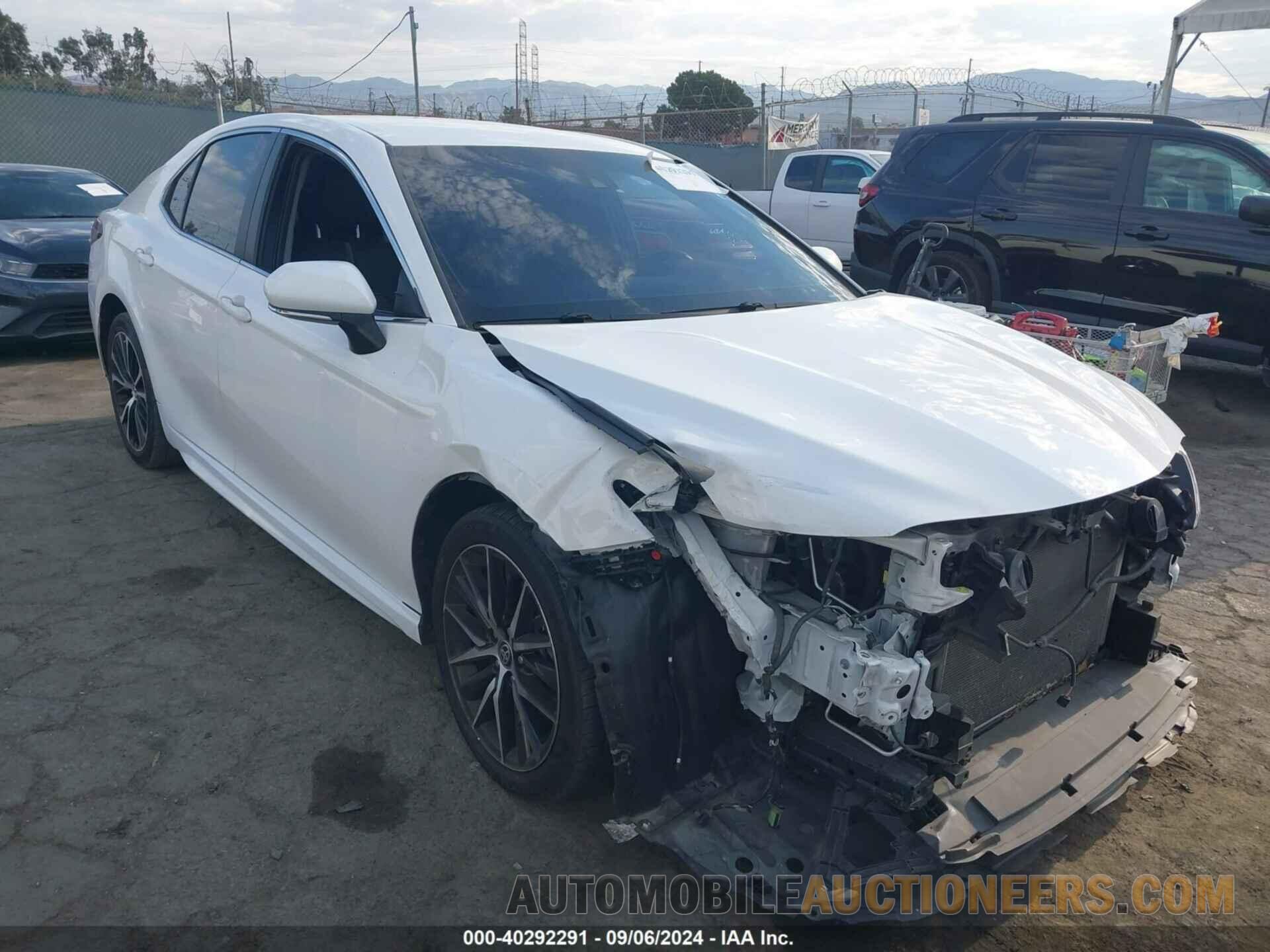 4T1B11HK0JU650485 TOYOTA CAMRY 2018