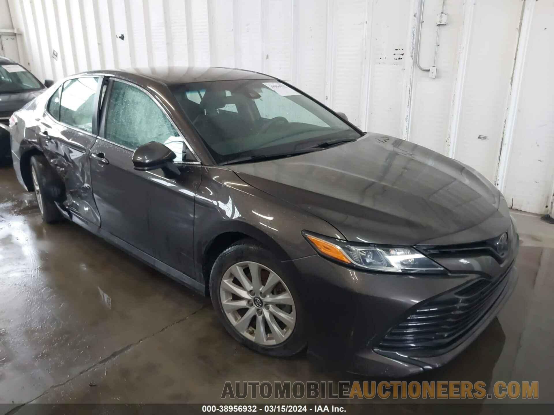 4T1B11HK0JU651457 TOYOTA CAMRY 2018