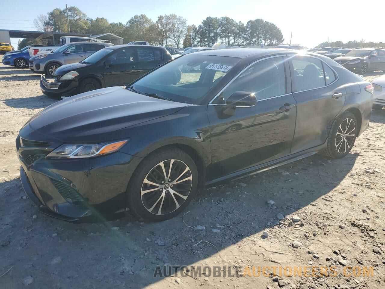 4T1B11HK0JU651572 TOYOTA CAMRY 2018