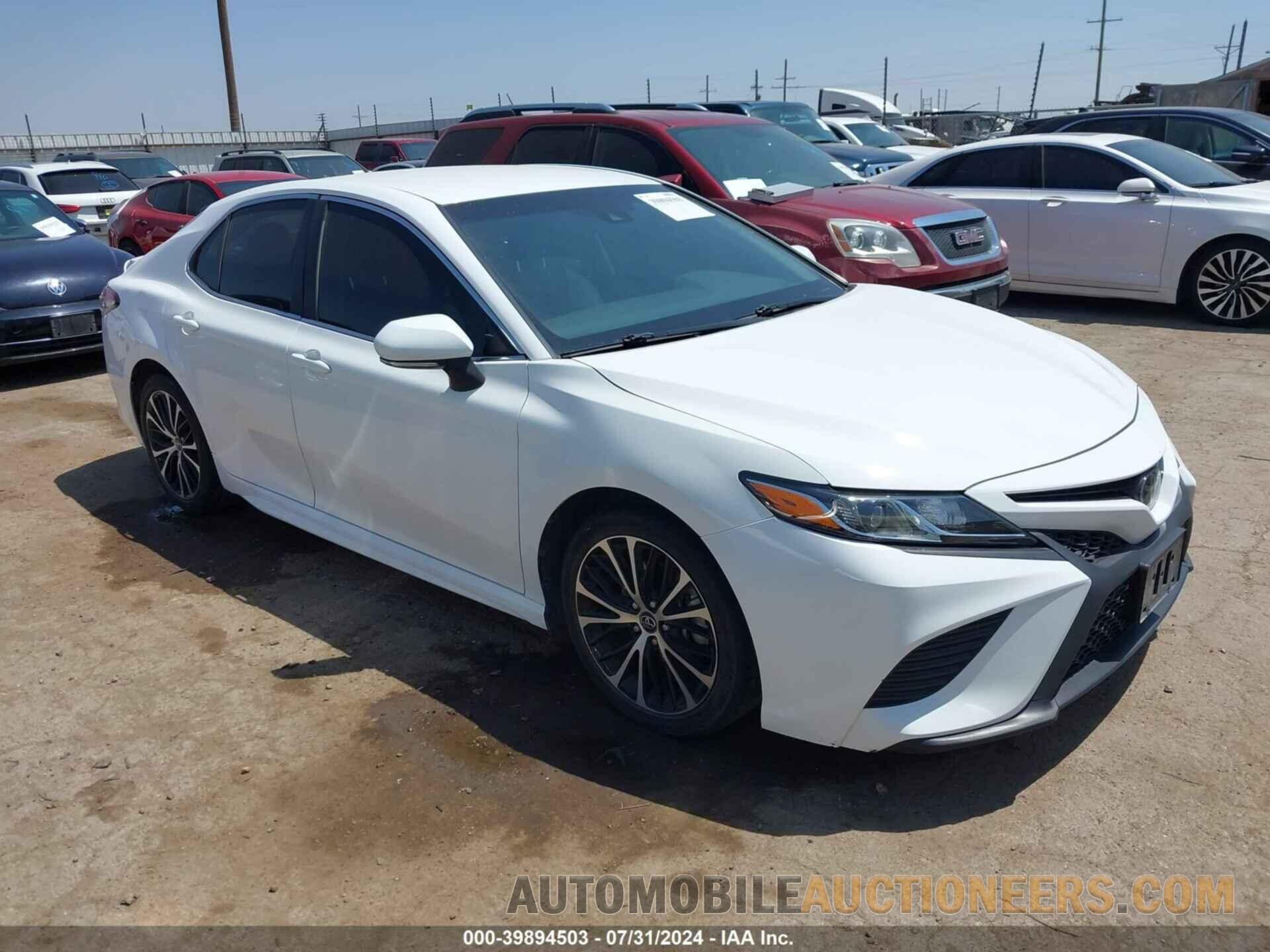 4T1B11HK0JU651717 TOYOTA CAMRY 2018