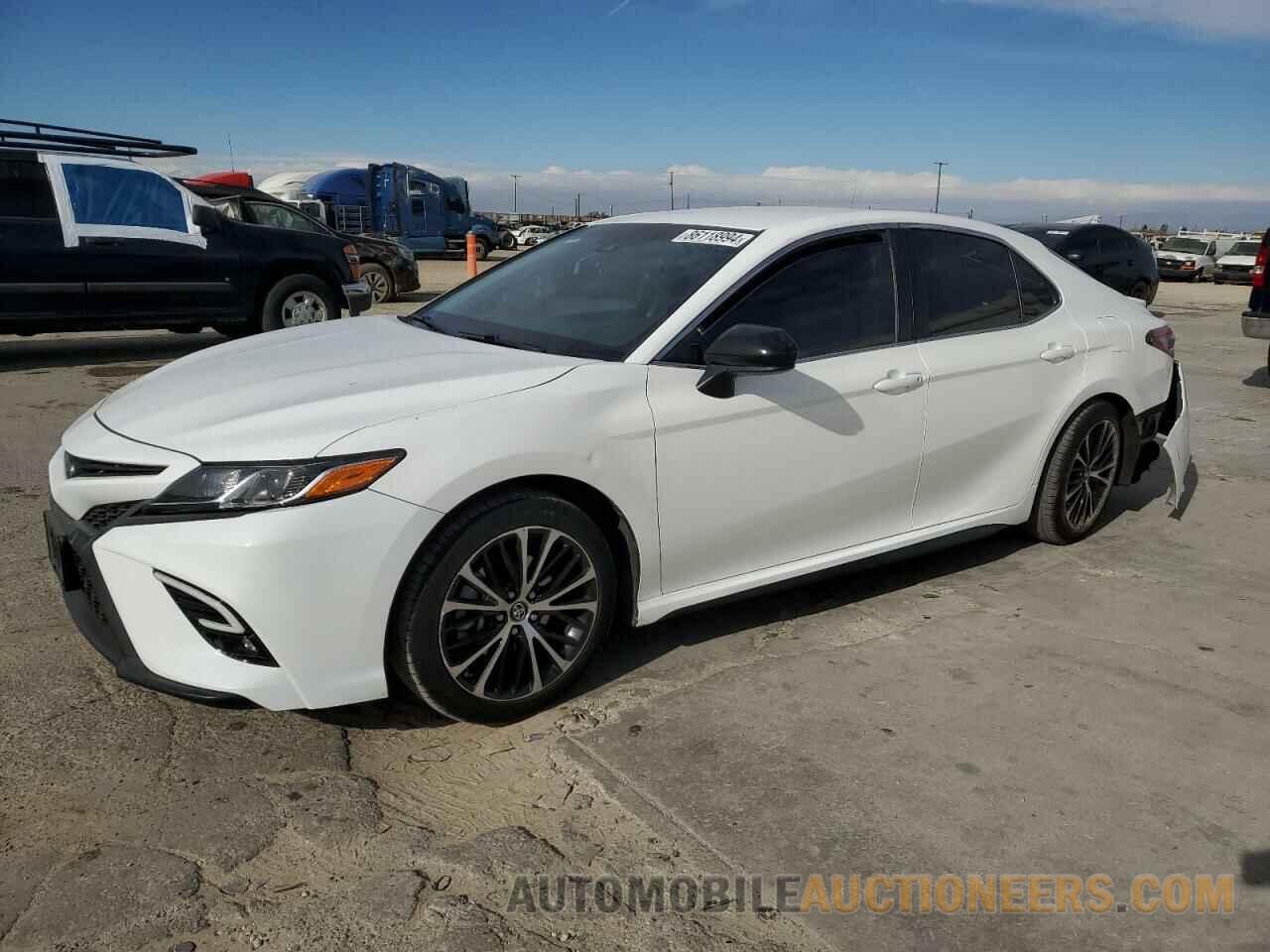 4T1B11HK0JU653029 TOYOTA CAMRY 2018