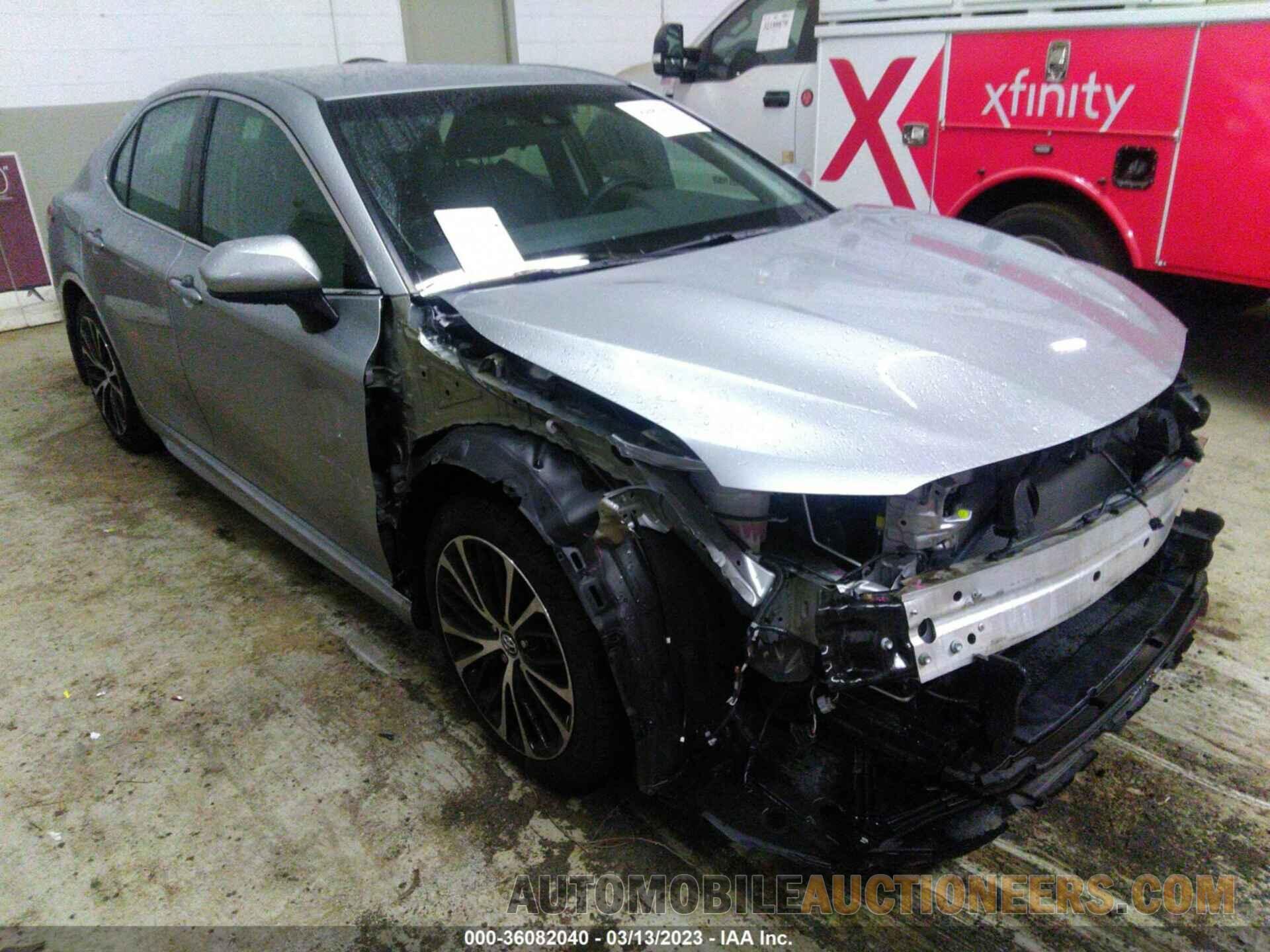 4T1B11HK0JU655671 TOYOTA CAMRY 2018