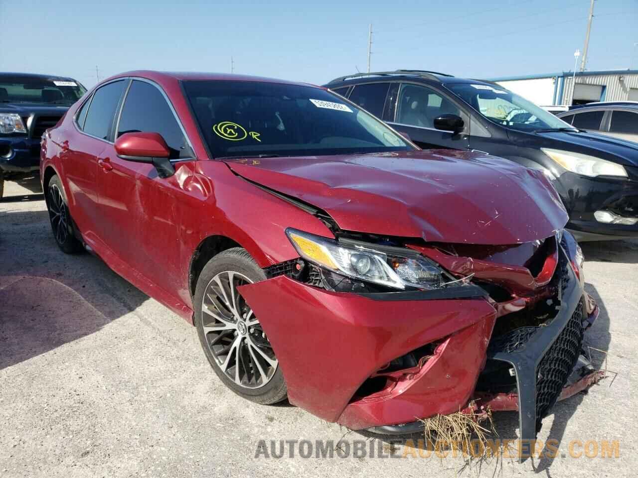 4T1B11HK0JU656142 TOYOTA CAMRY 2018