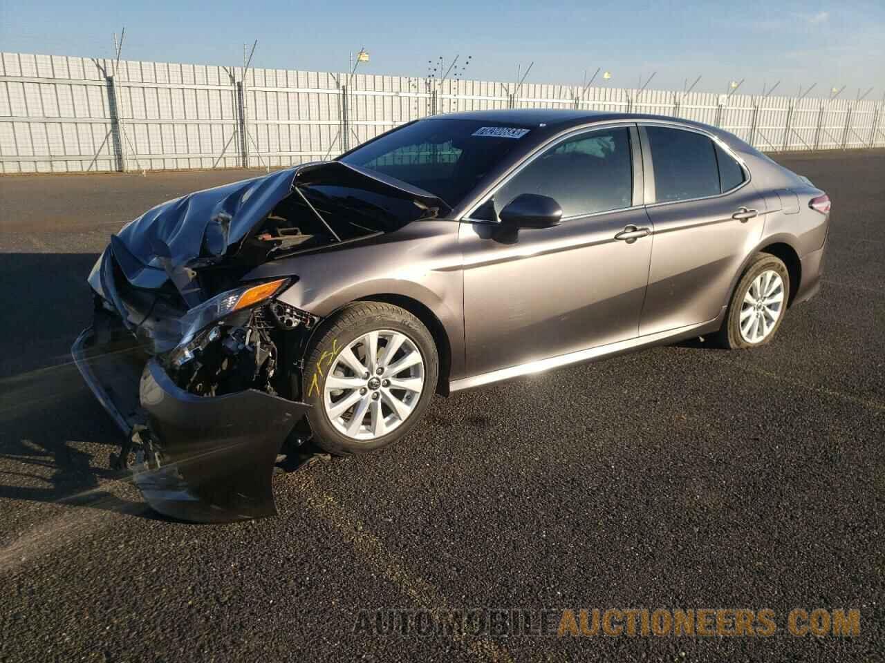 4T1B11HK0JU657615 TOYOTA CAMRY 2018