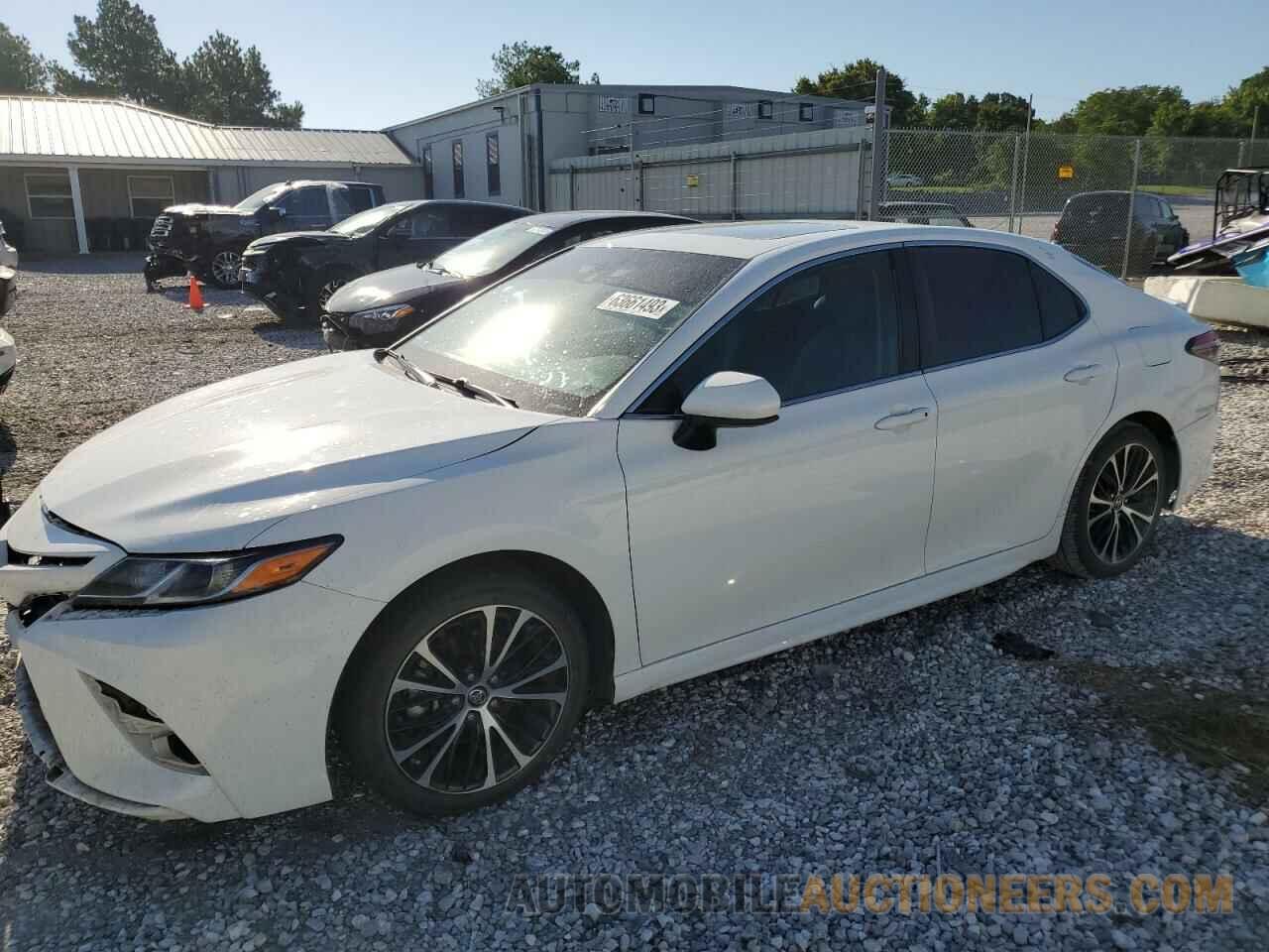 4T1B11HK0JU658313 TOYOTA CAMRY 2018