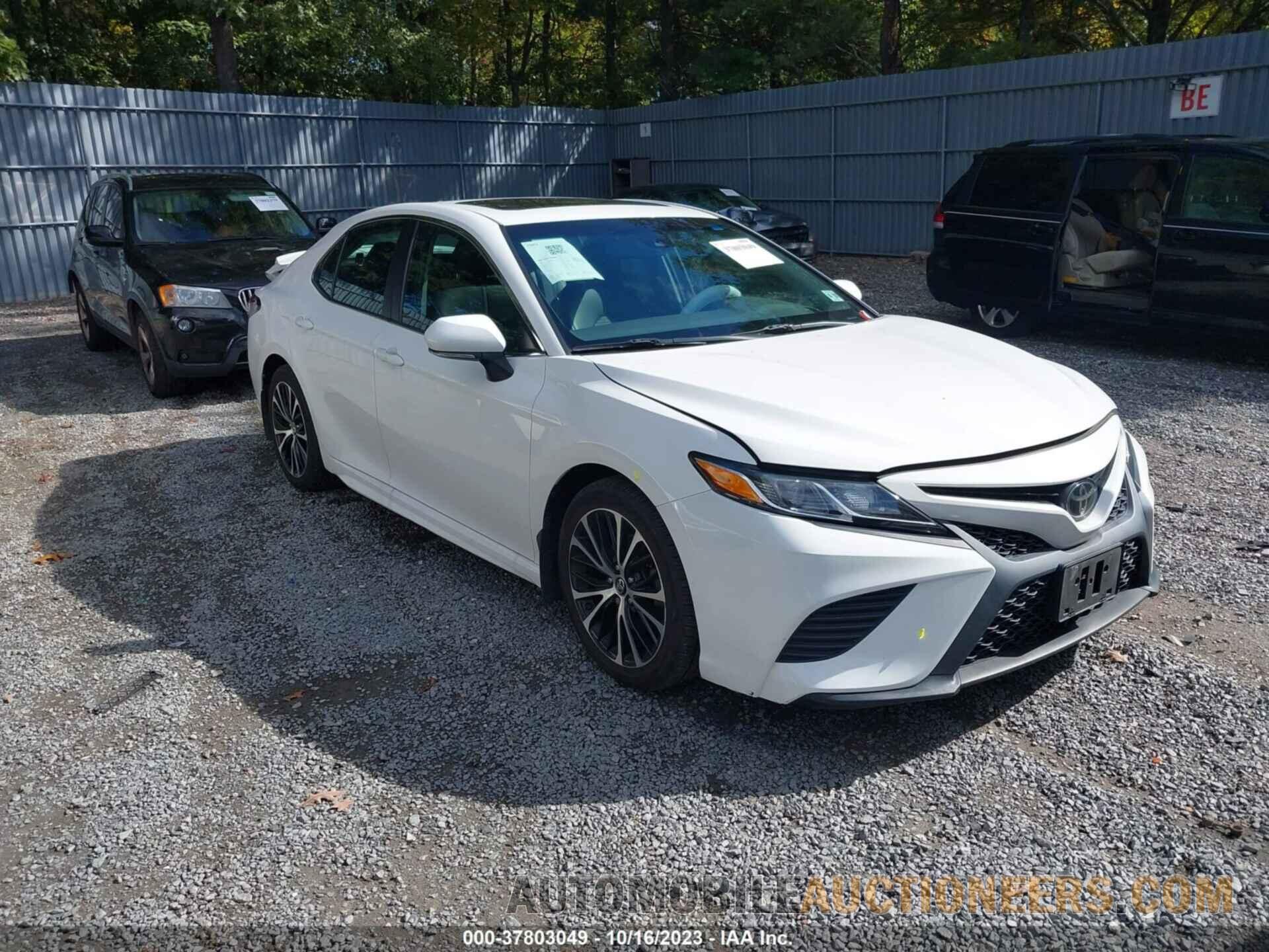 4T1B11HK0JU660028 TOYOTA CAMRY 2018