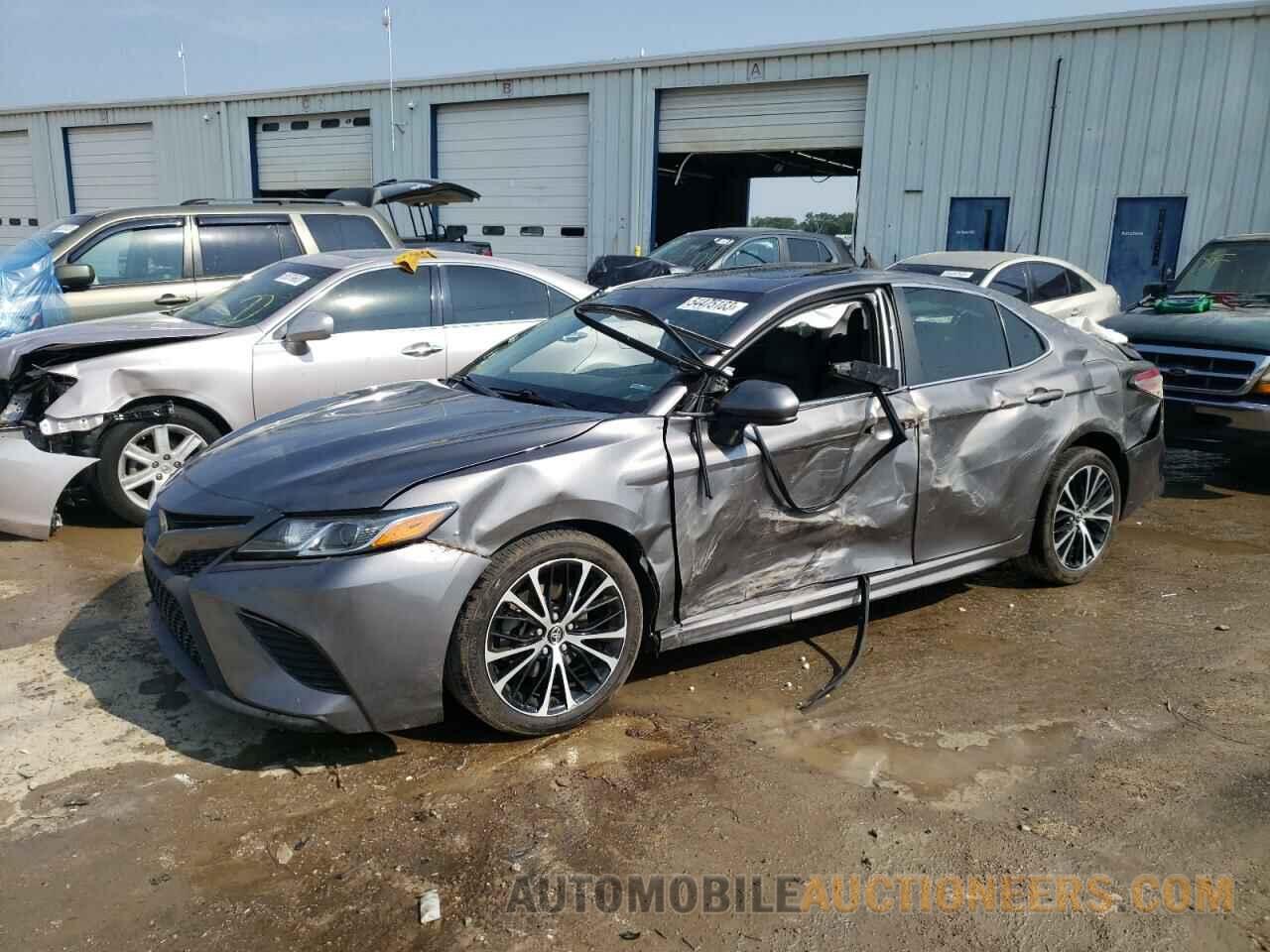 4T1B11HK0JU660871 TOYOTA CAMRY 2018