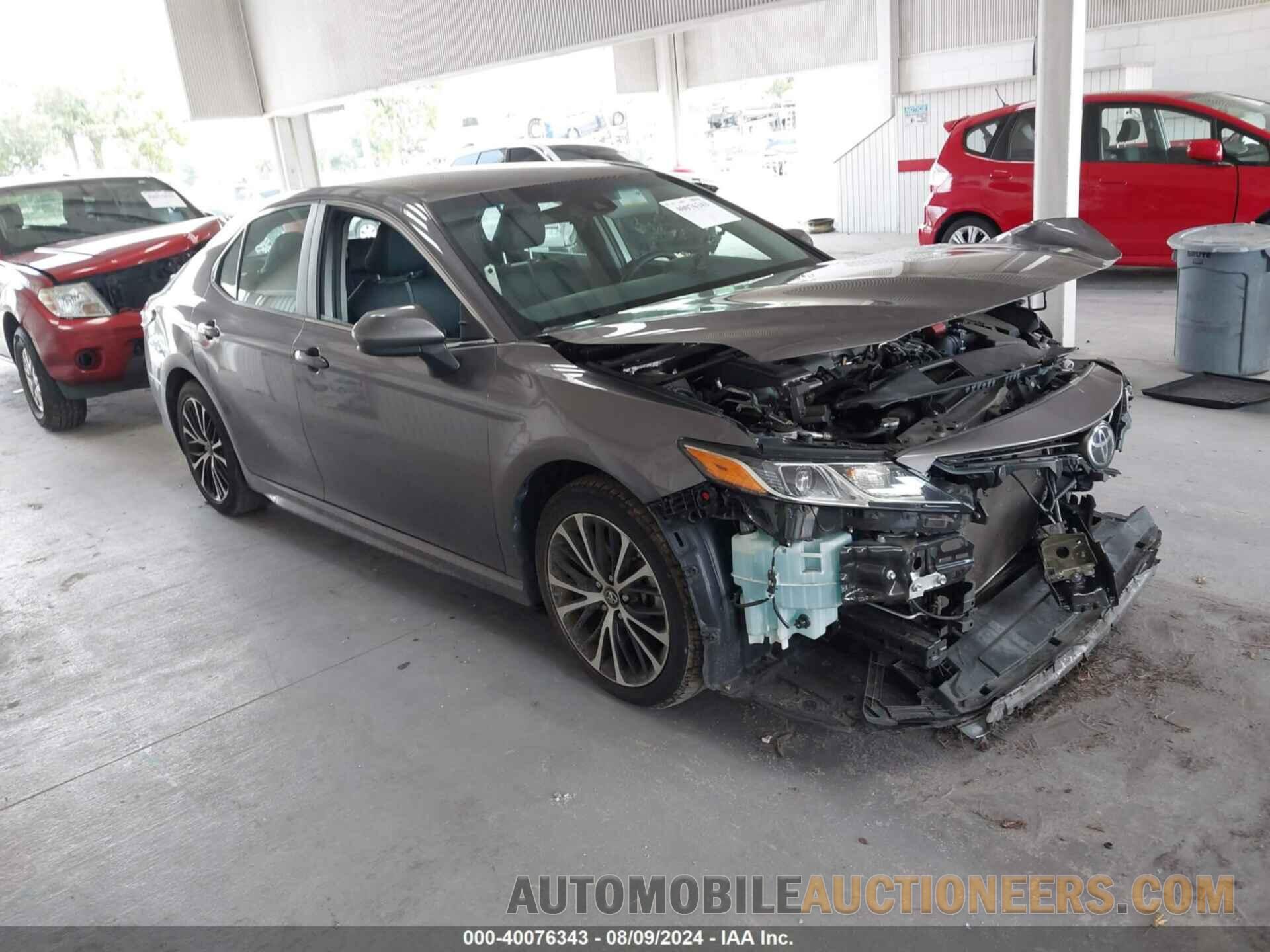 4T1B11HK0JU661325 TOYOTA CAMRY 2018