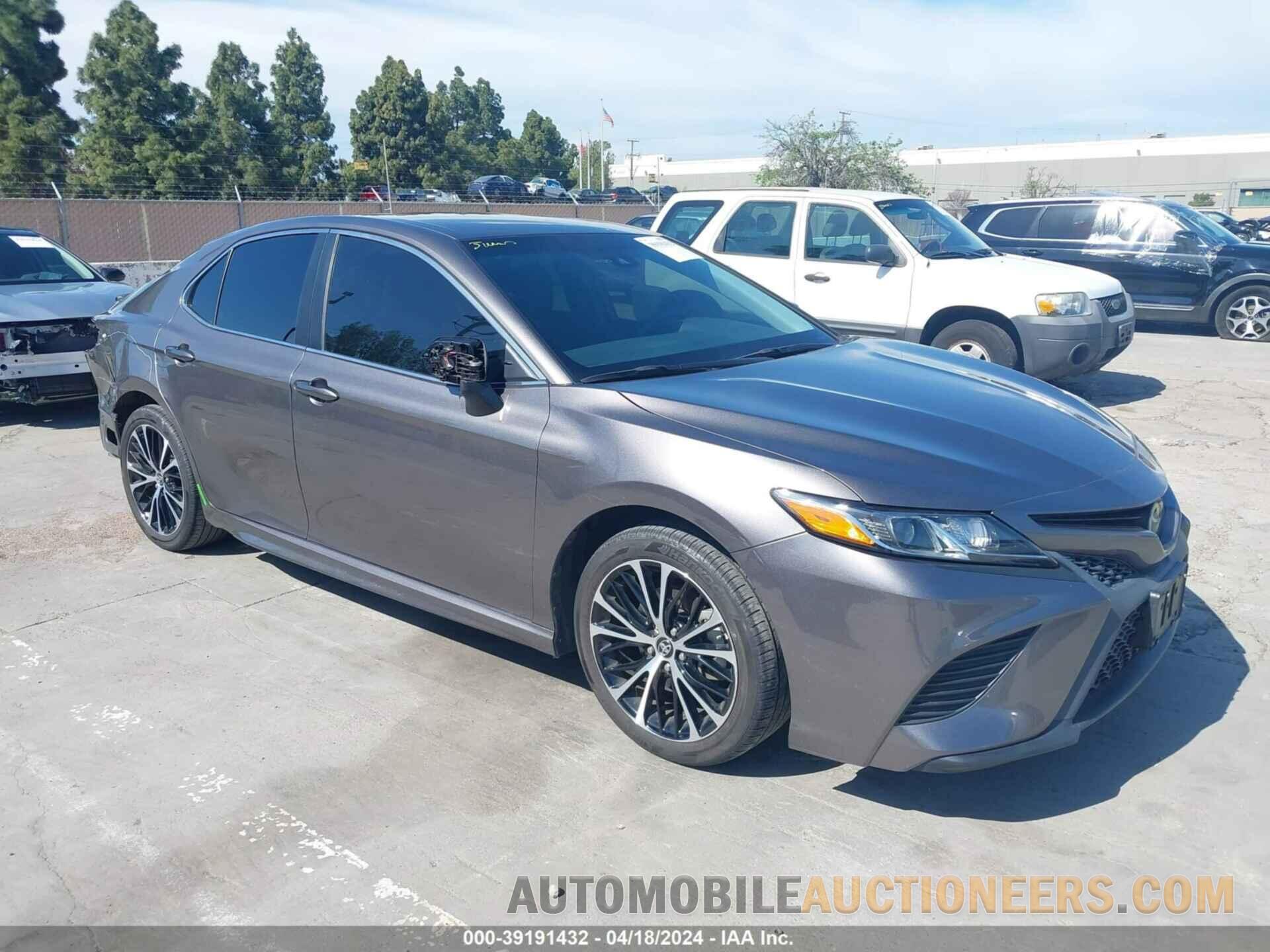 4T1B11HK0JU661454 TOYOTA CAMRY 2018