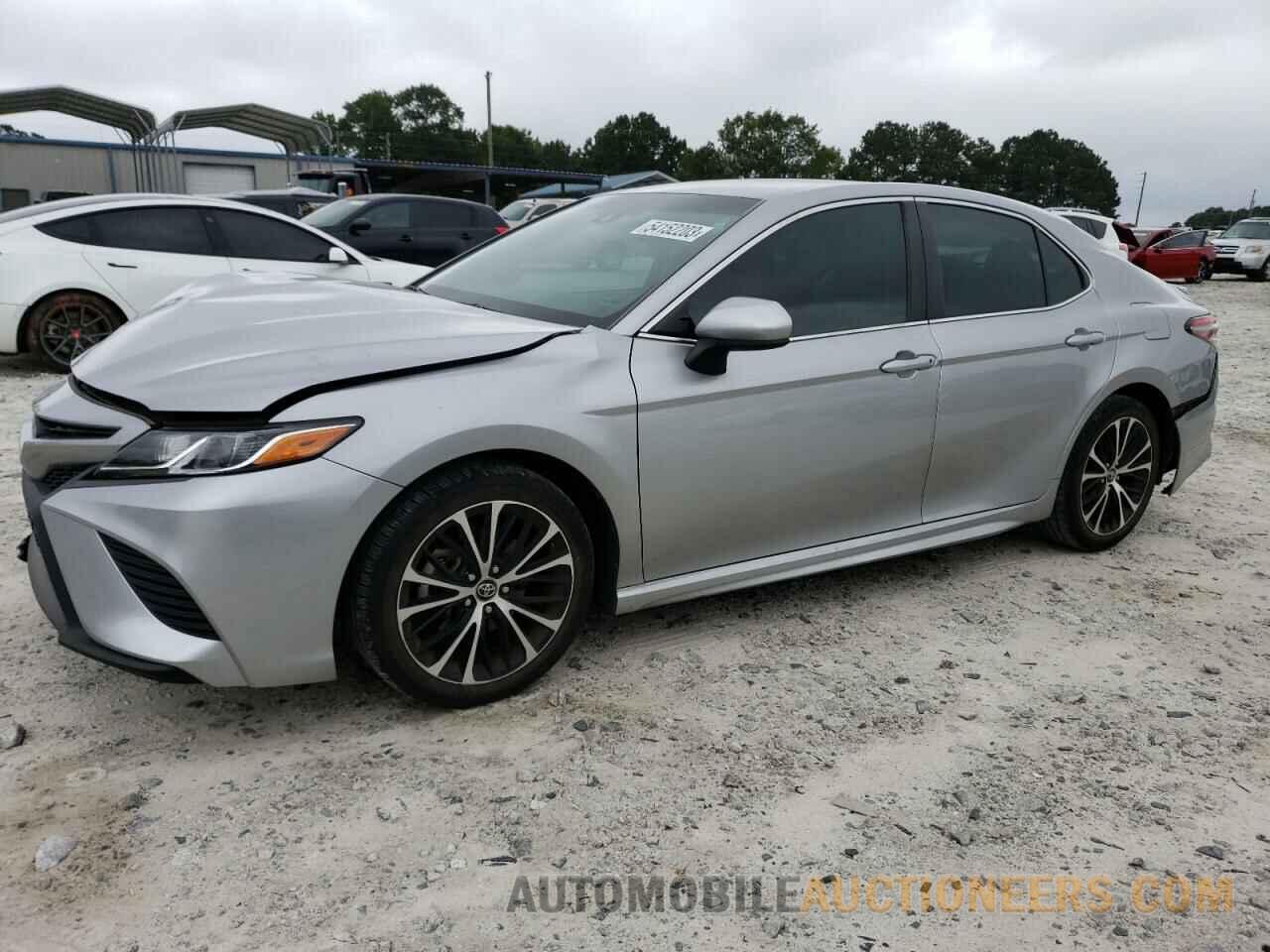 4T1B11HK0JU666623 TOYOTA CAMRY 2018