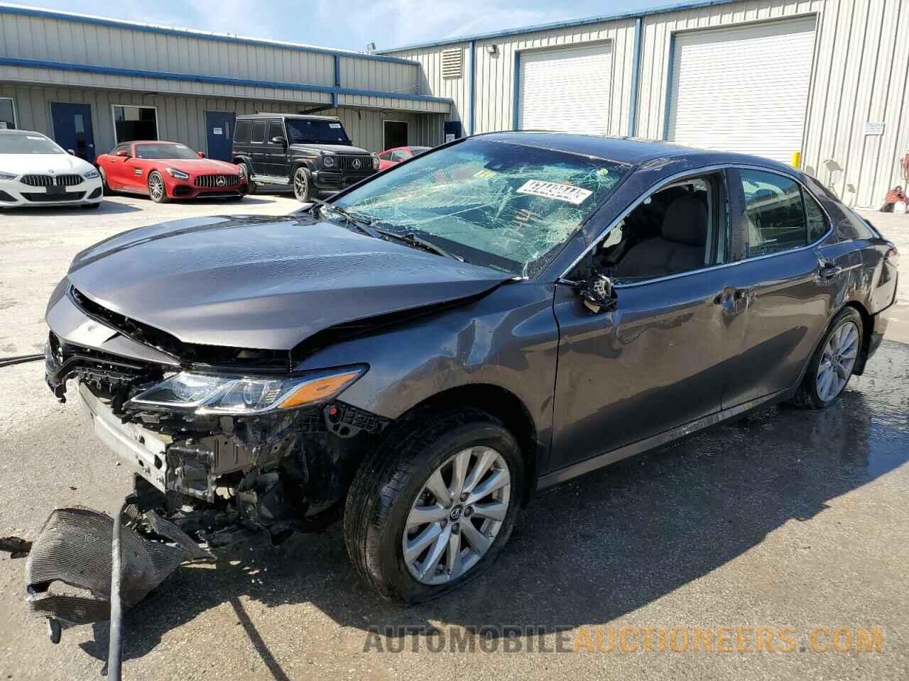 4T1B11HK0JU670395 TOYOTA CAMRY 2018