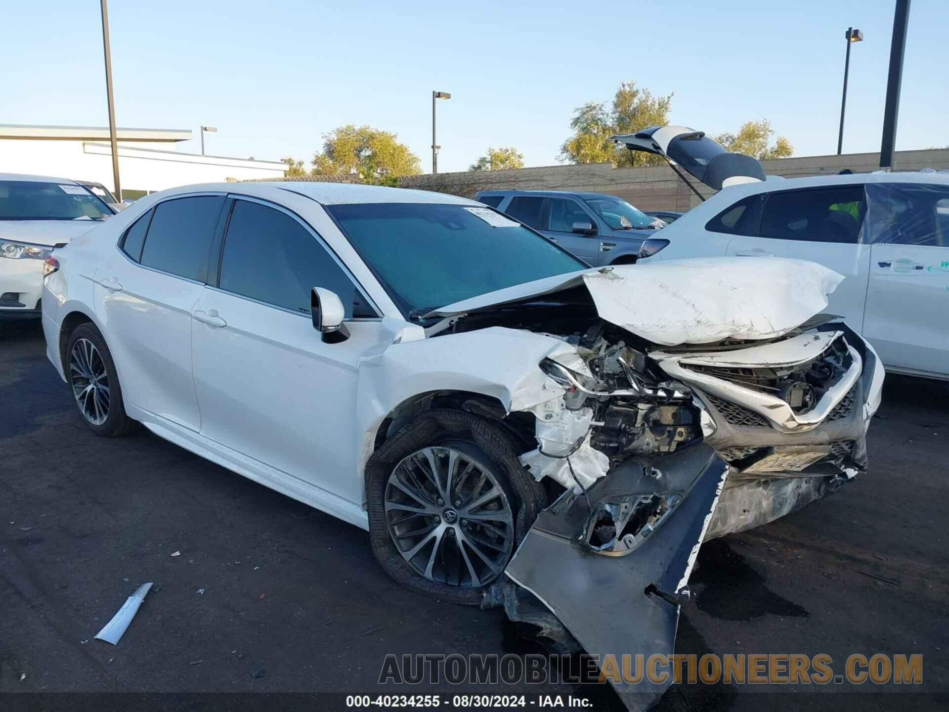 4T1B11HK0JU672373 TOYOTA CAMRY 2018