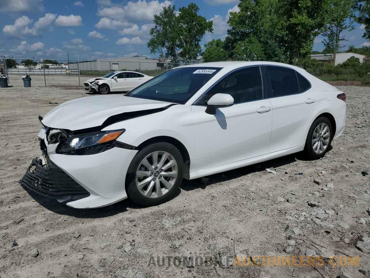 4T1B11HK0JU672647 TOYOTA CAMRY 2018