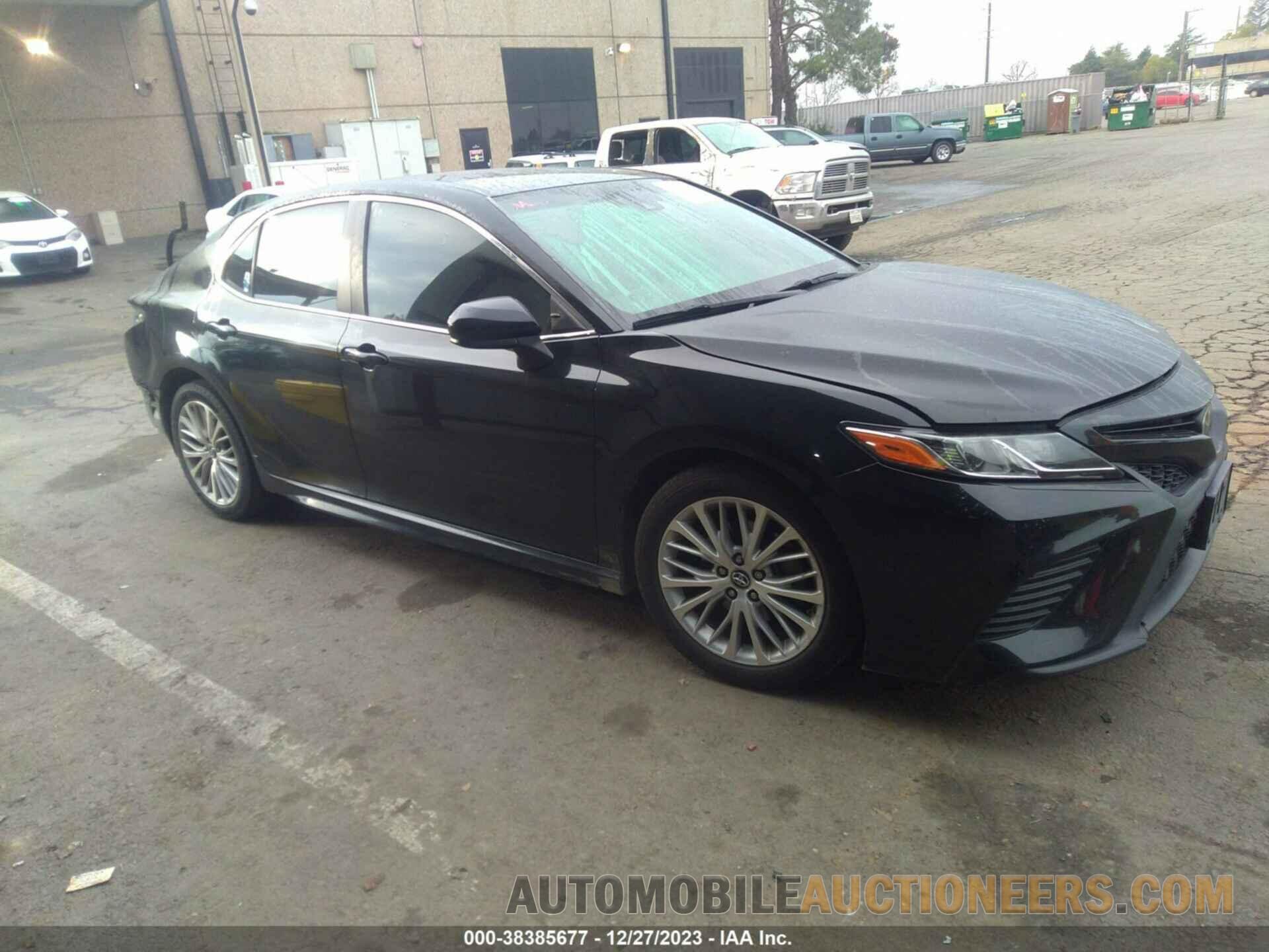 4T1B11HK0JU675631 TOYOTA CAMRY 2018