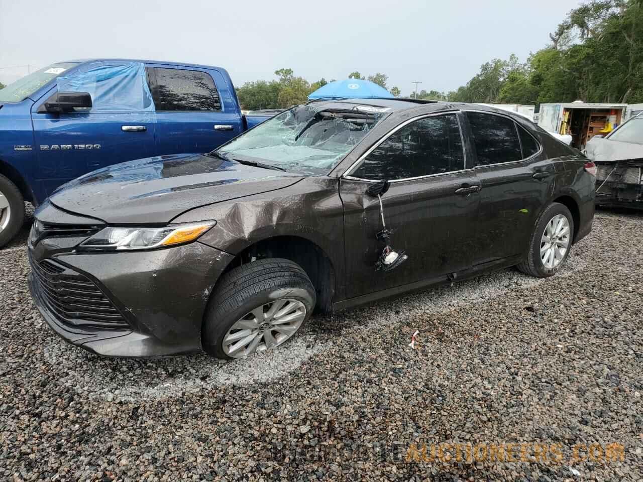 4T1B11HK0JU676679 TOYOTA CAMRY 2018