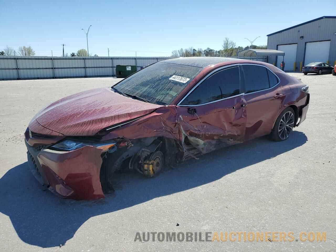 4T1B11HK0JU676861 TOYOTA CAMRY 2018