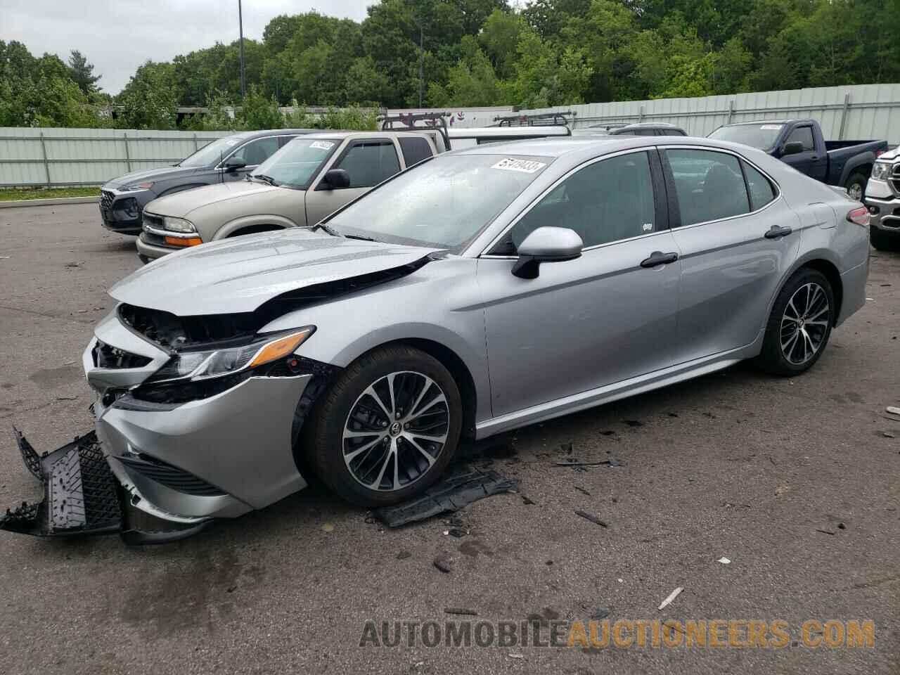 4T1B11HK0JU676925 TOYOTA CAMRY 2018