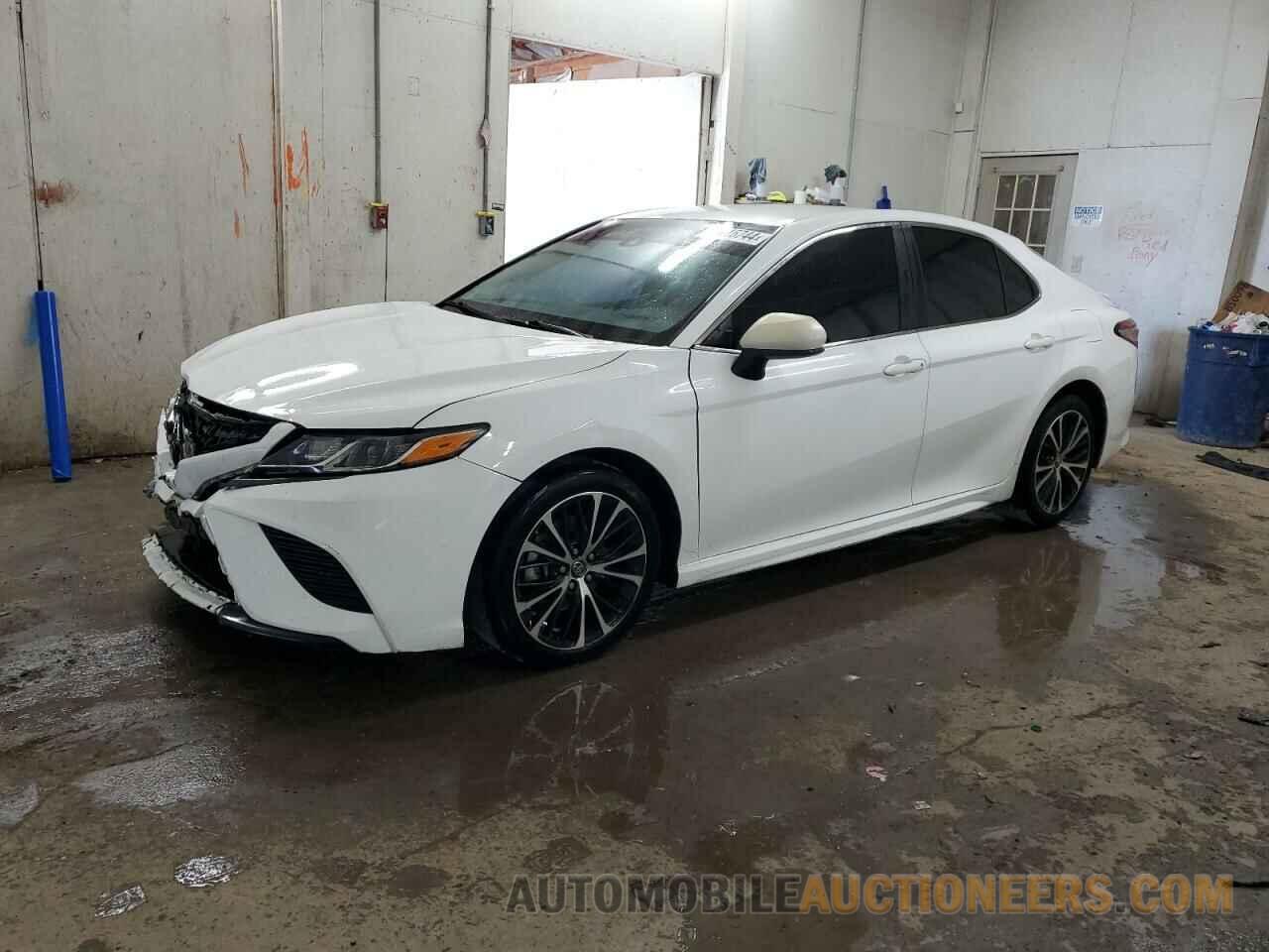 4T1B11HK0JU678495 TOYOTA CAMRY 2018