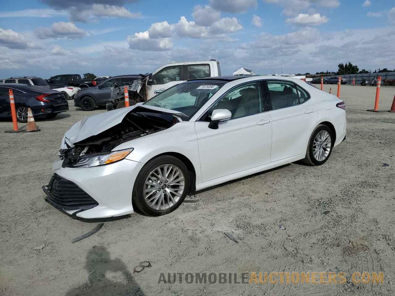 4T1B11HK0KU698182 TOYOTA CAMRY 2019