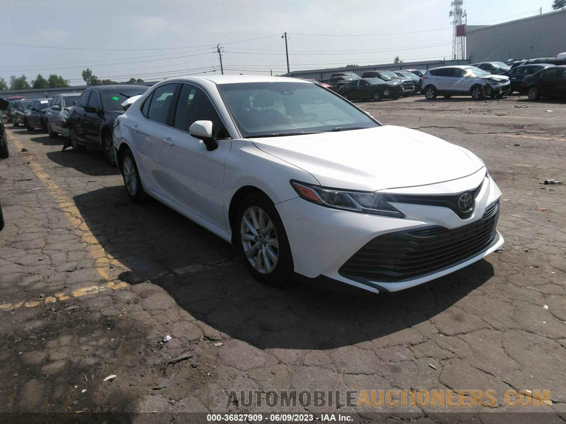 4T1B11HK1JU010172 TOYOTA CAMRY 2018