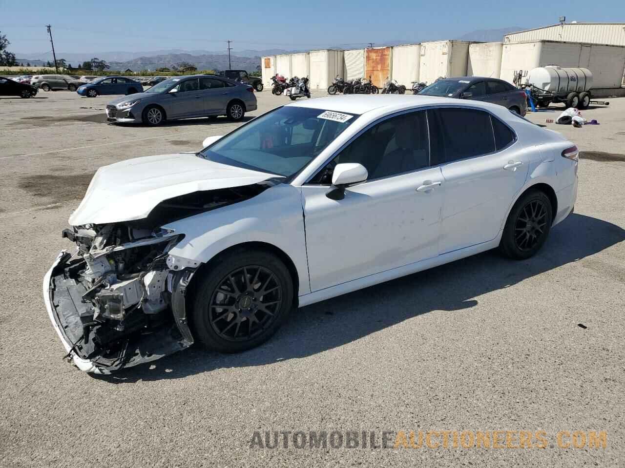 4T1B11HK1JU010527 TOYOTA CAMRY 2018