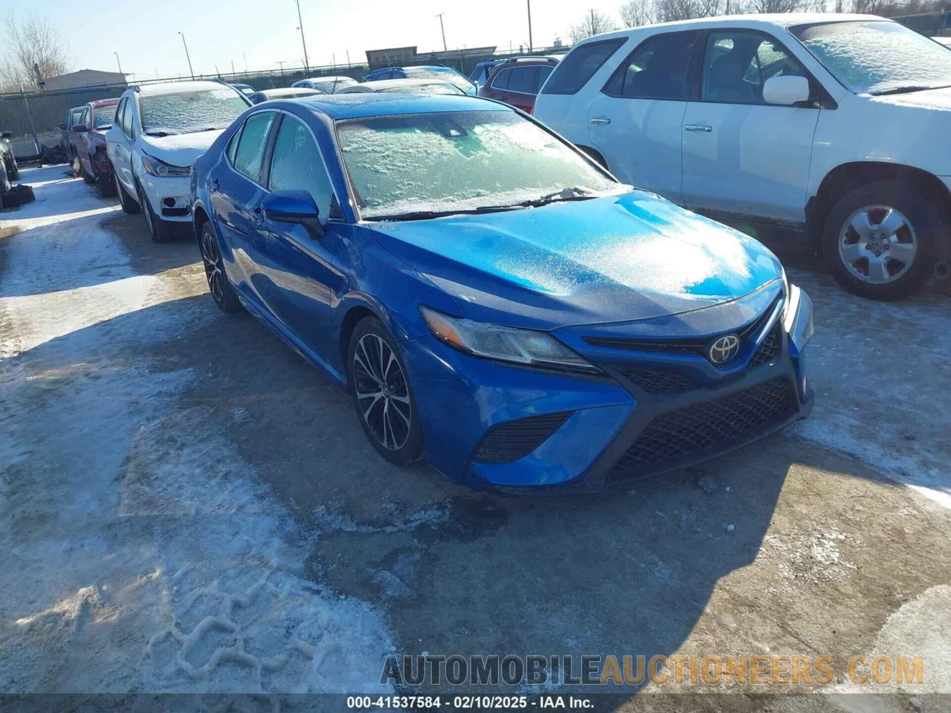 4T1B11HK1JU010673 TOYOTA CAMRY 2018