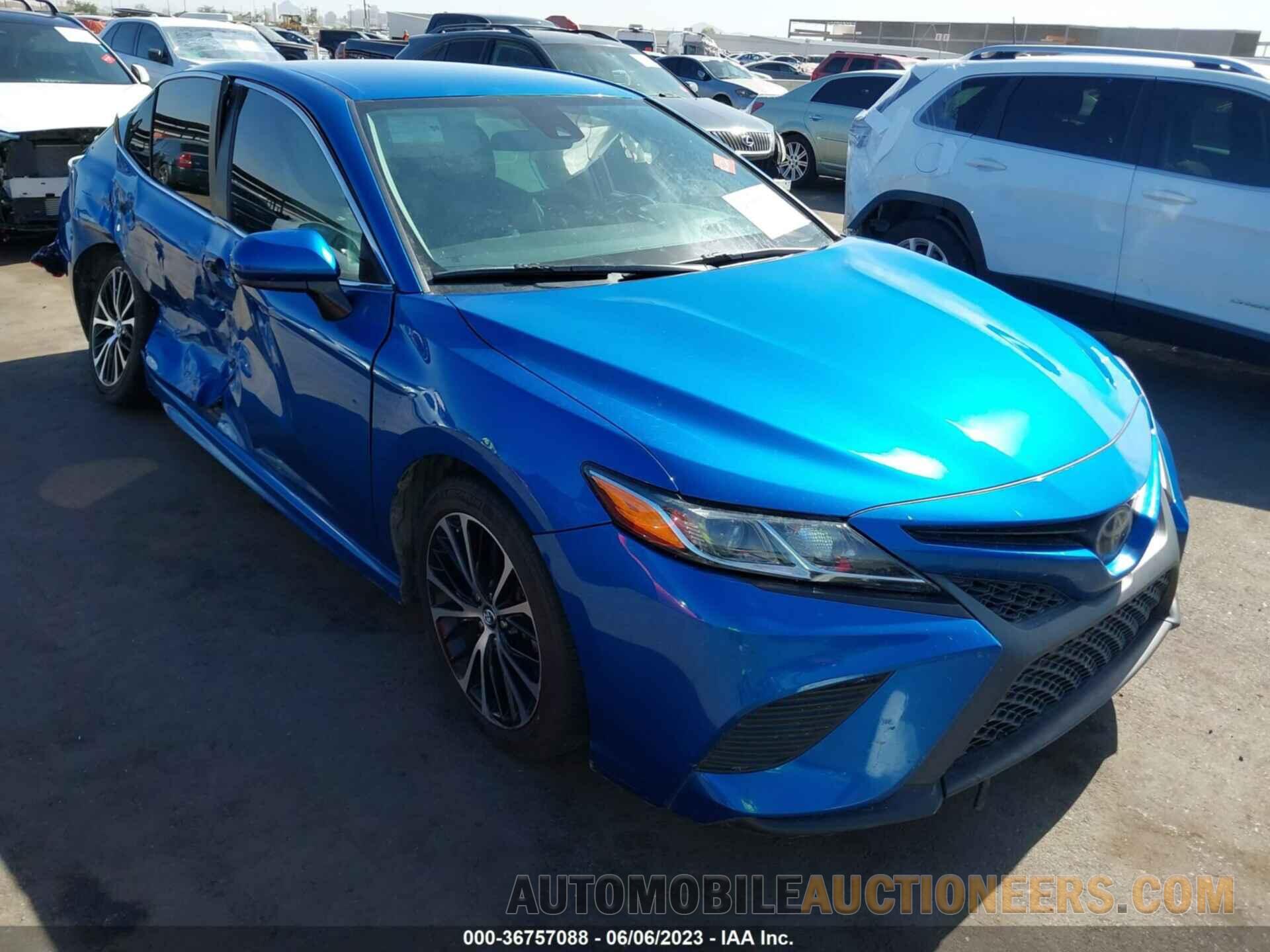 4T1B11HK1JU015744 TOYOTA CAMRY 2018