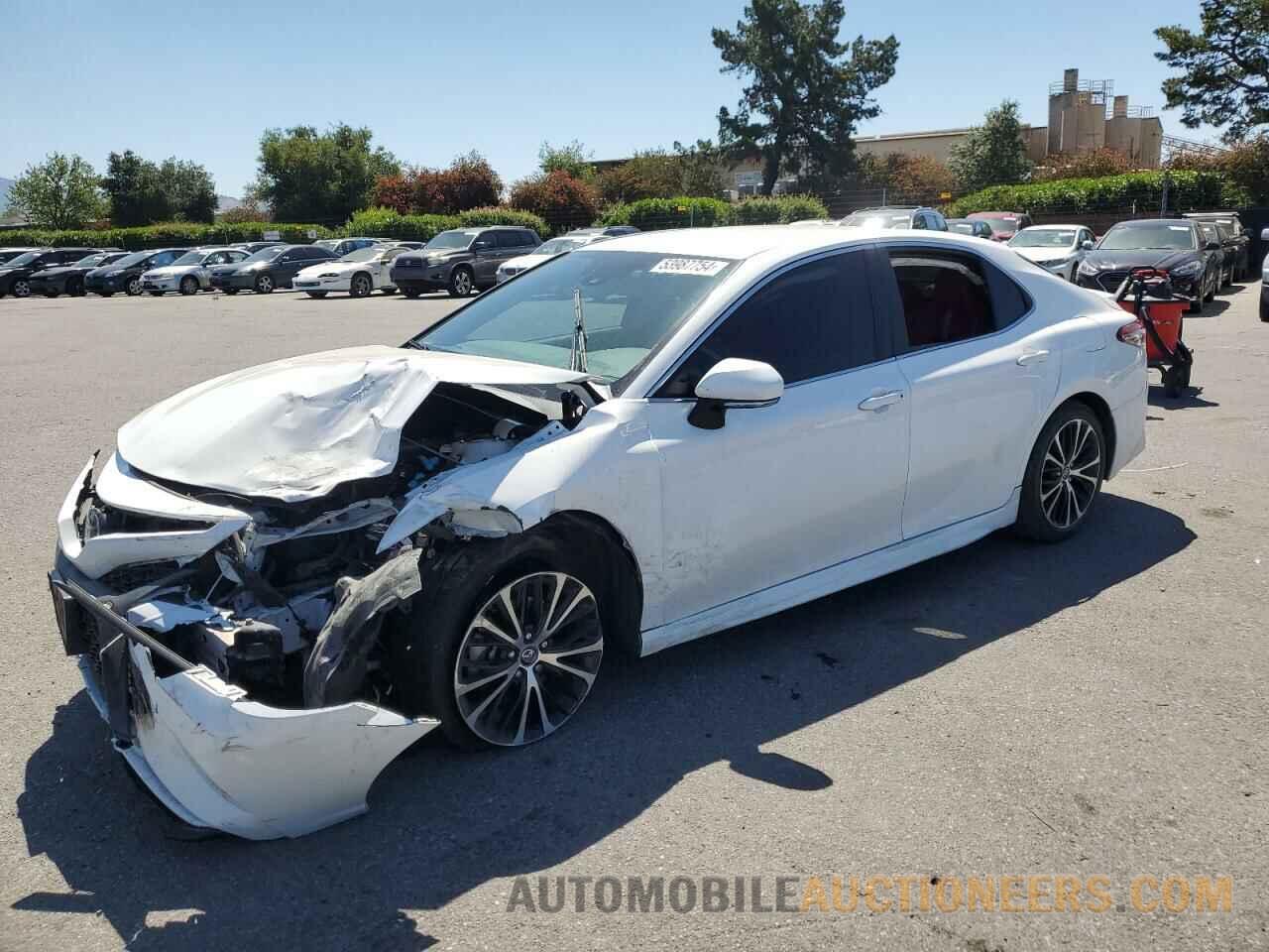 4T1B11HK1JU015856 TOYOTA CAMRY 2018