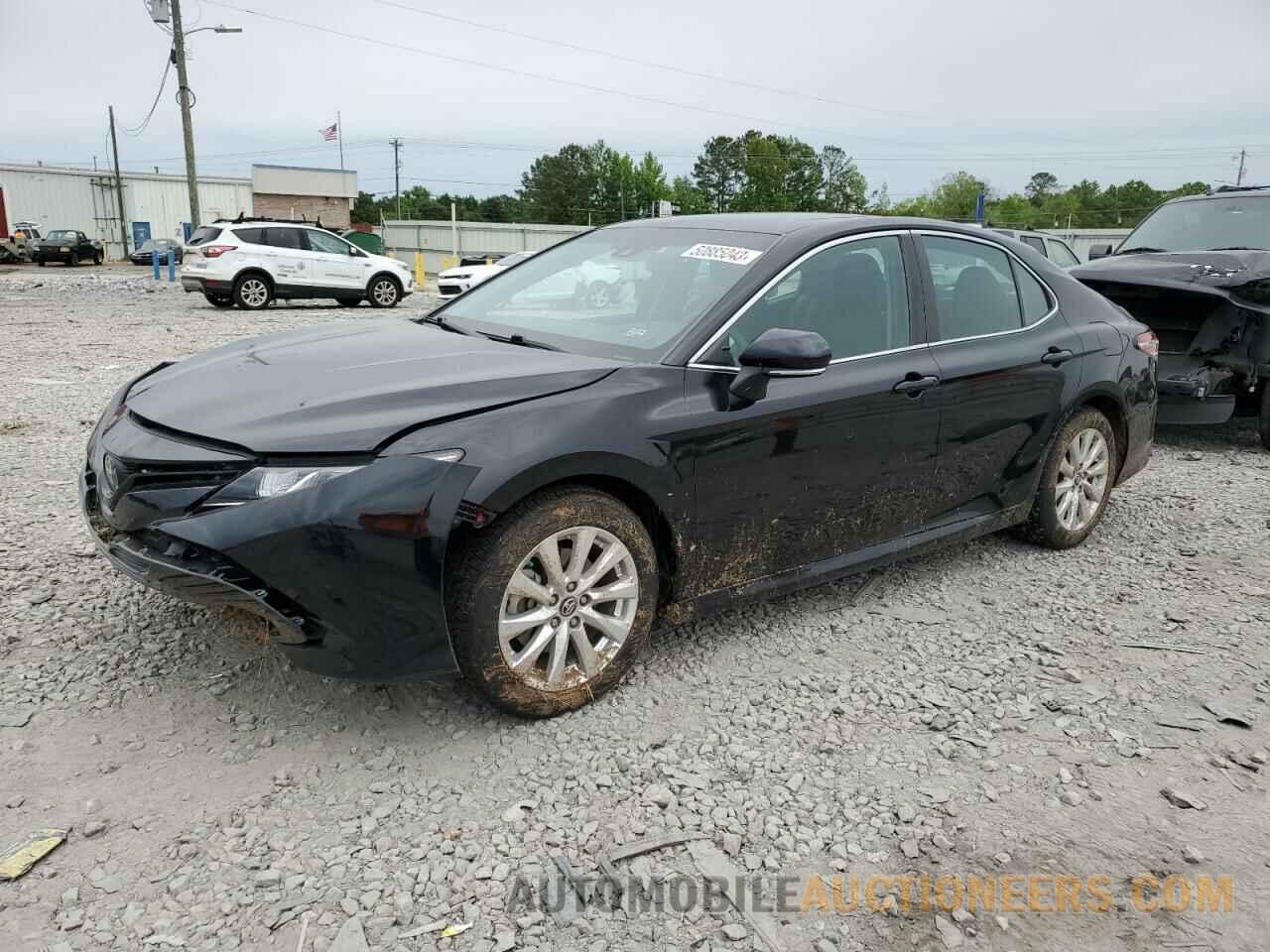 4T1B11HK1JU015940 TOYOTA CAMRY 2018