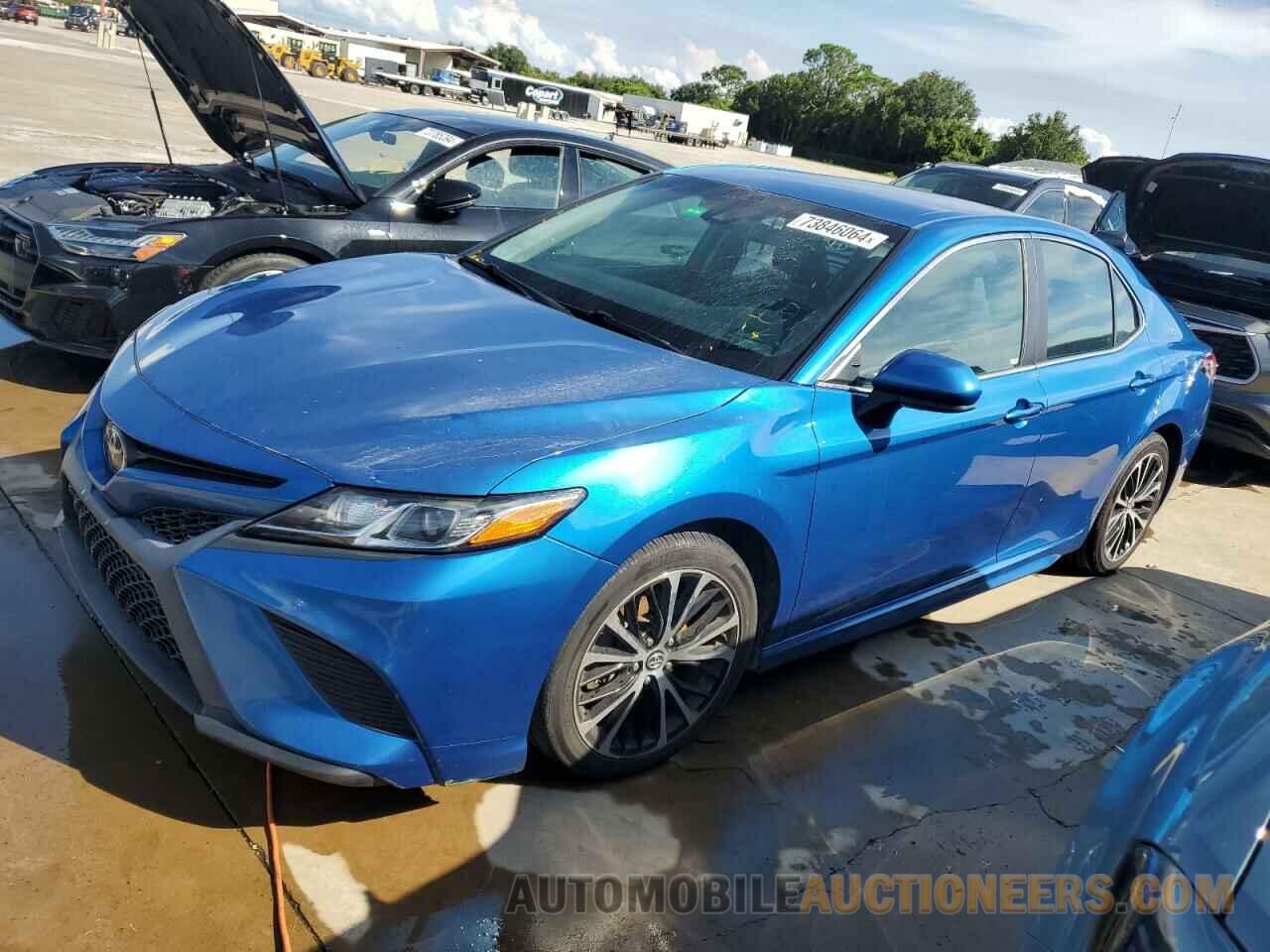 4T1B11HK1JU017963 TOYOTA CAMRY 2018