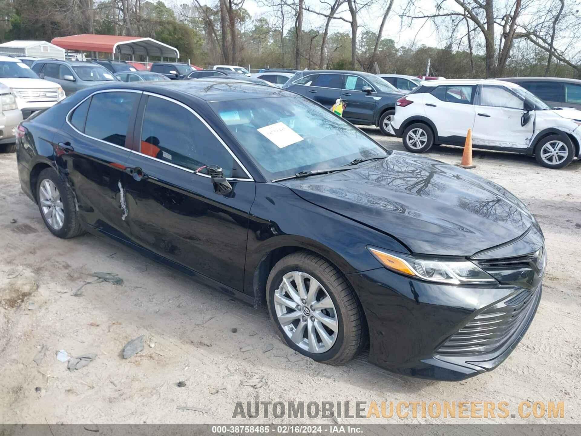 4T1B11HK1JU023049 TOYOTA CAMRY 2018