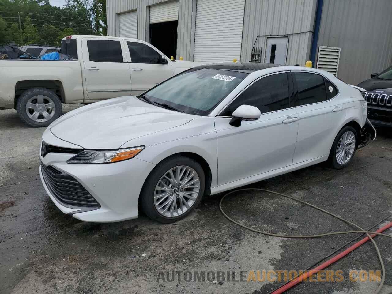 4T1B11HK1JU023052 TOYOTA CAMRY 2018