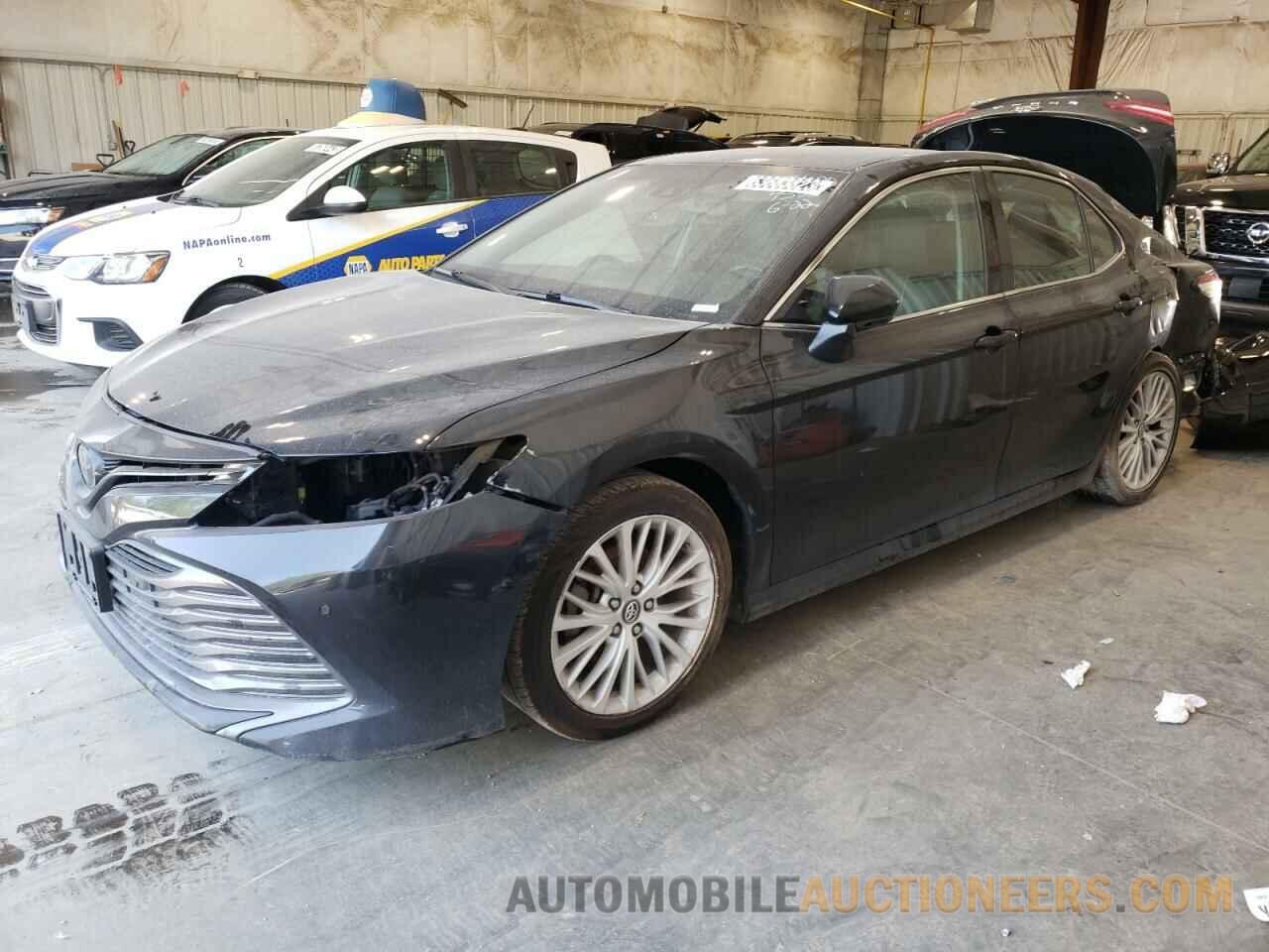 4T1B11HK1JU028185 TOYOTA CAMRY 2018