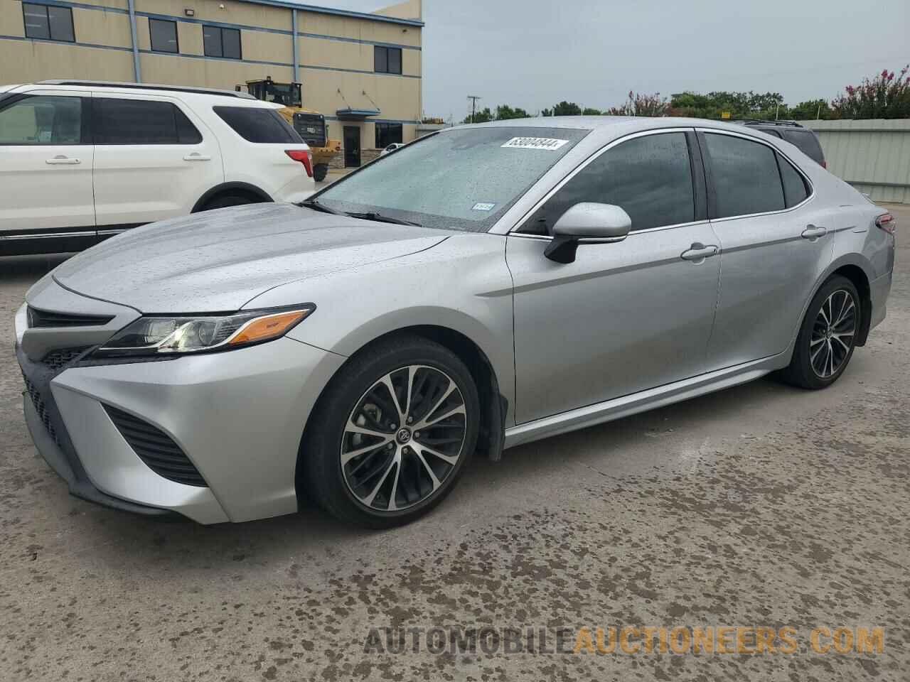 4T1B11HK1JU029000 TOYOTA CAMRY 2018