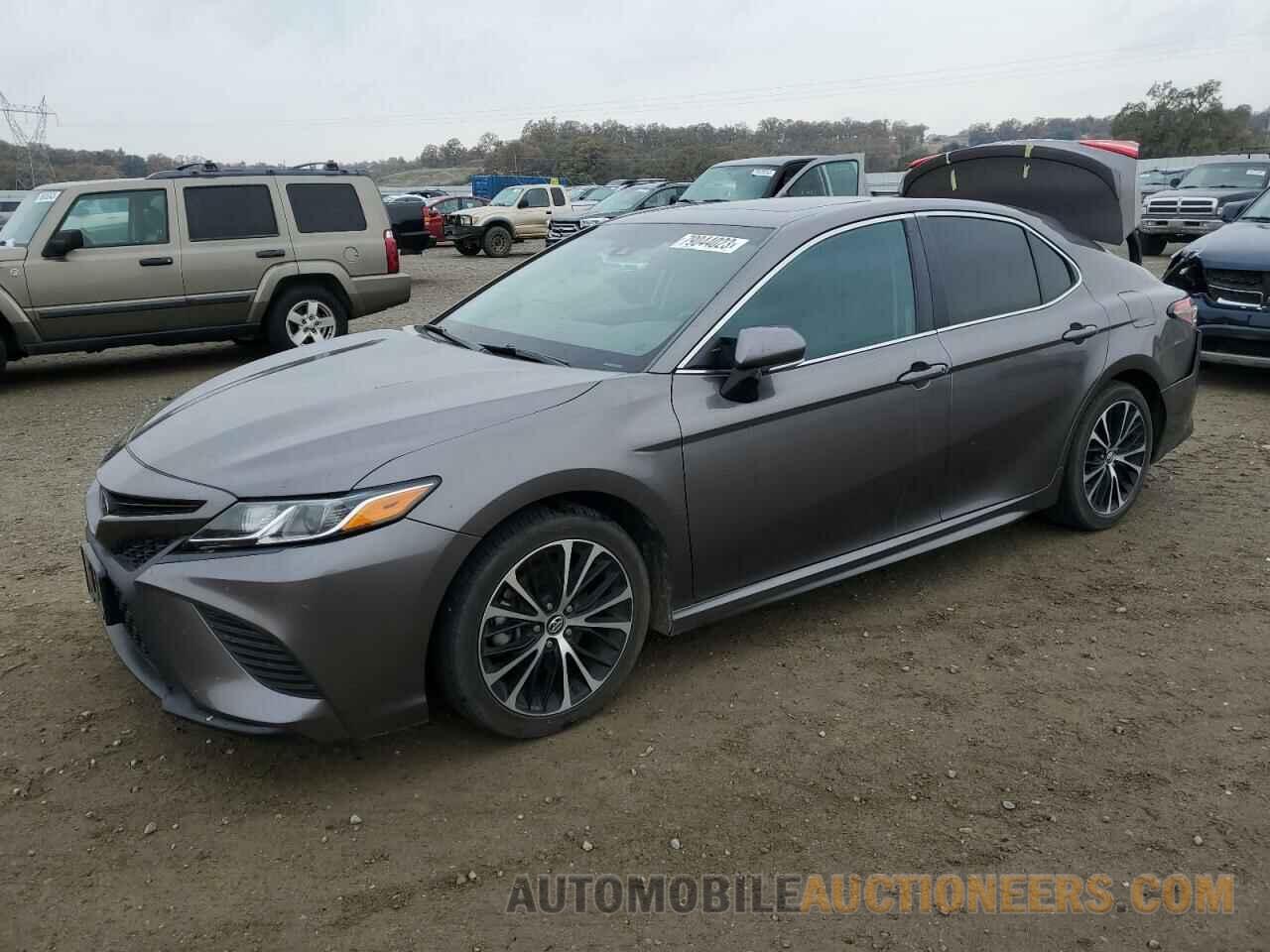 4T1B11HK1JU029143 TOYOTA CAMRY 2018