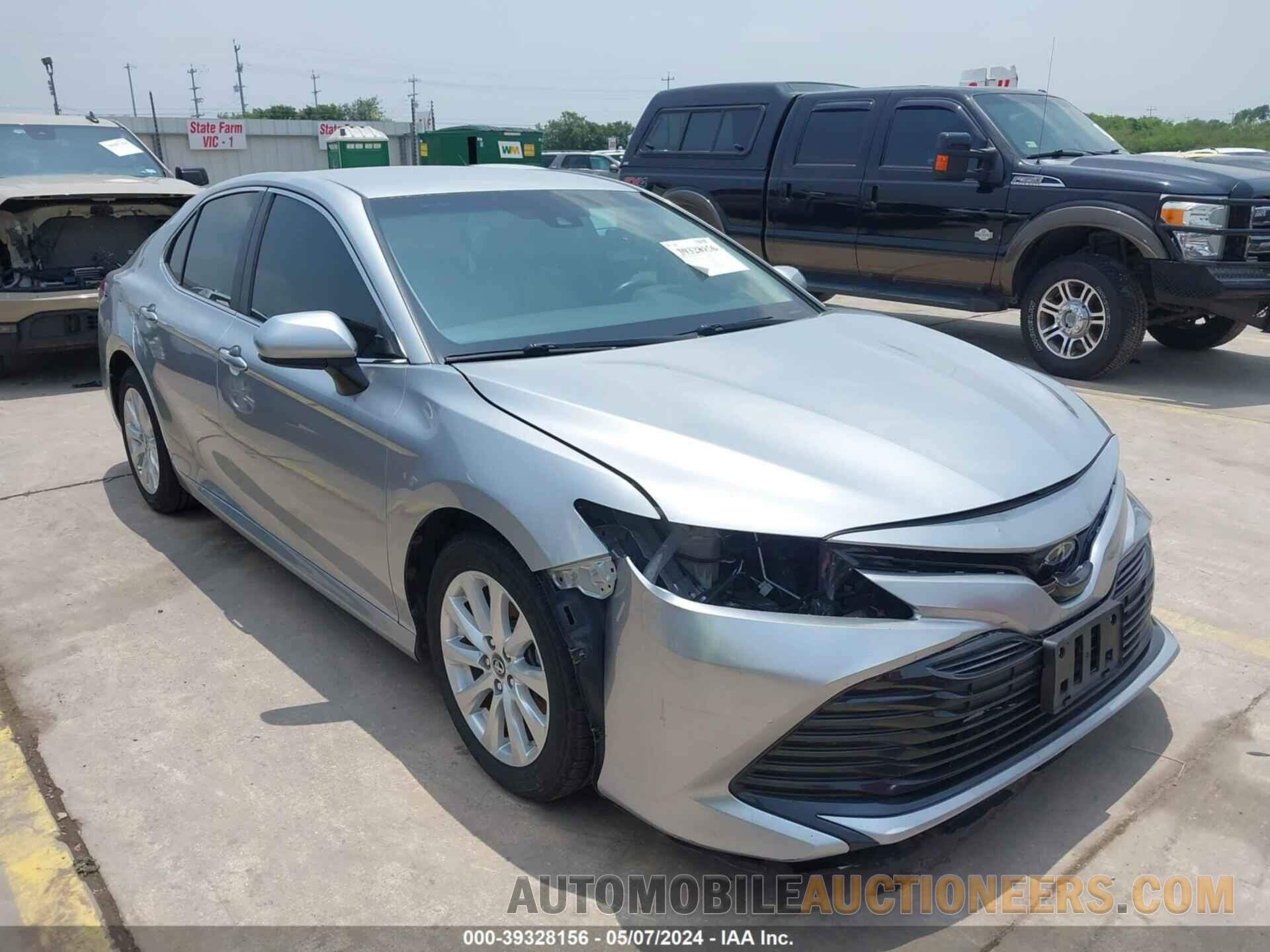 4T1B11HK1JU032138 TOYOTA CAMRY 2018