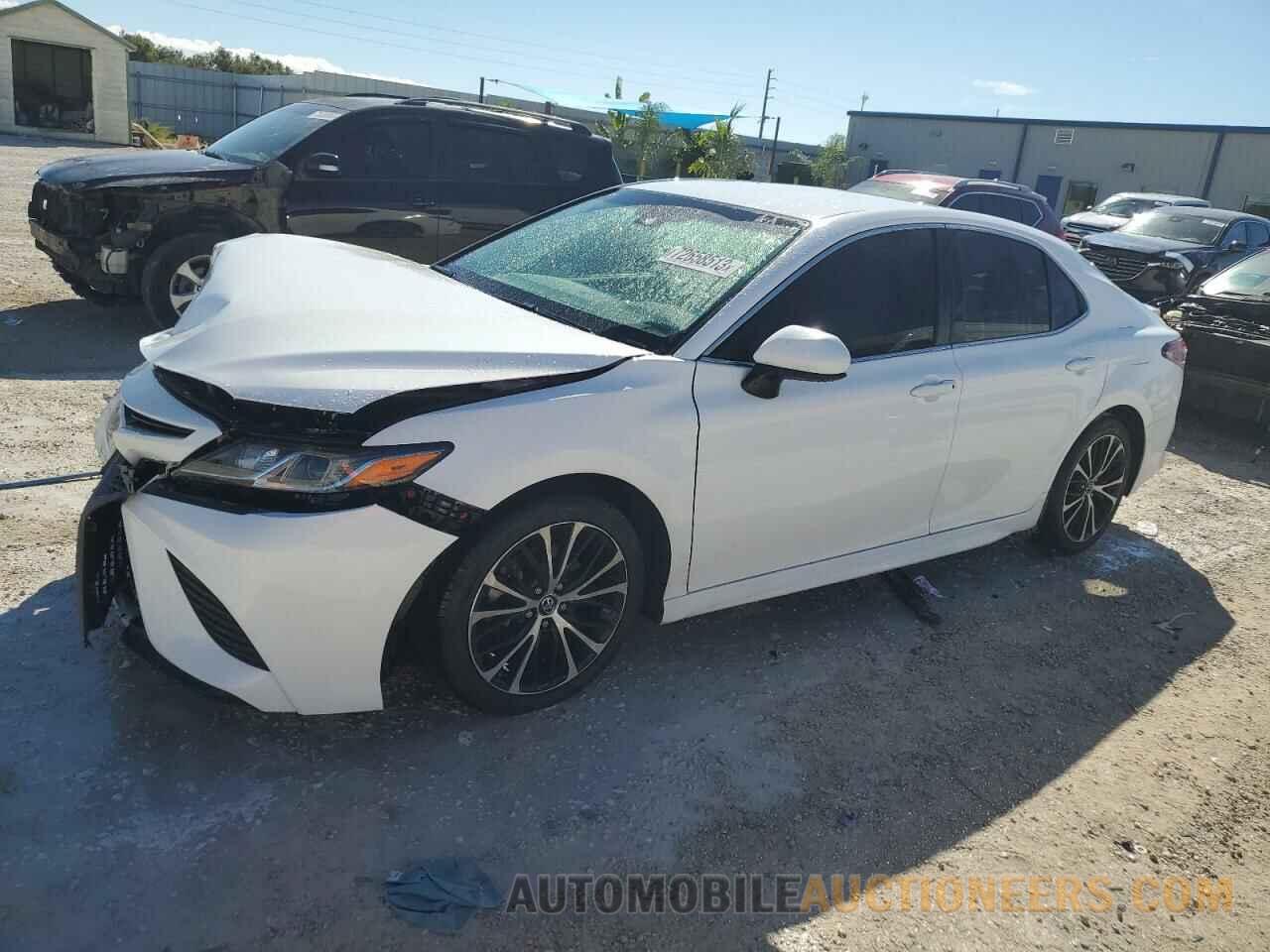 4T1B11HK1JU039252 TOYOTA CAMRY 2018